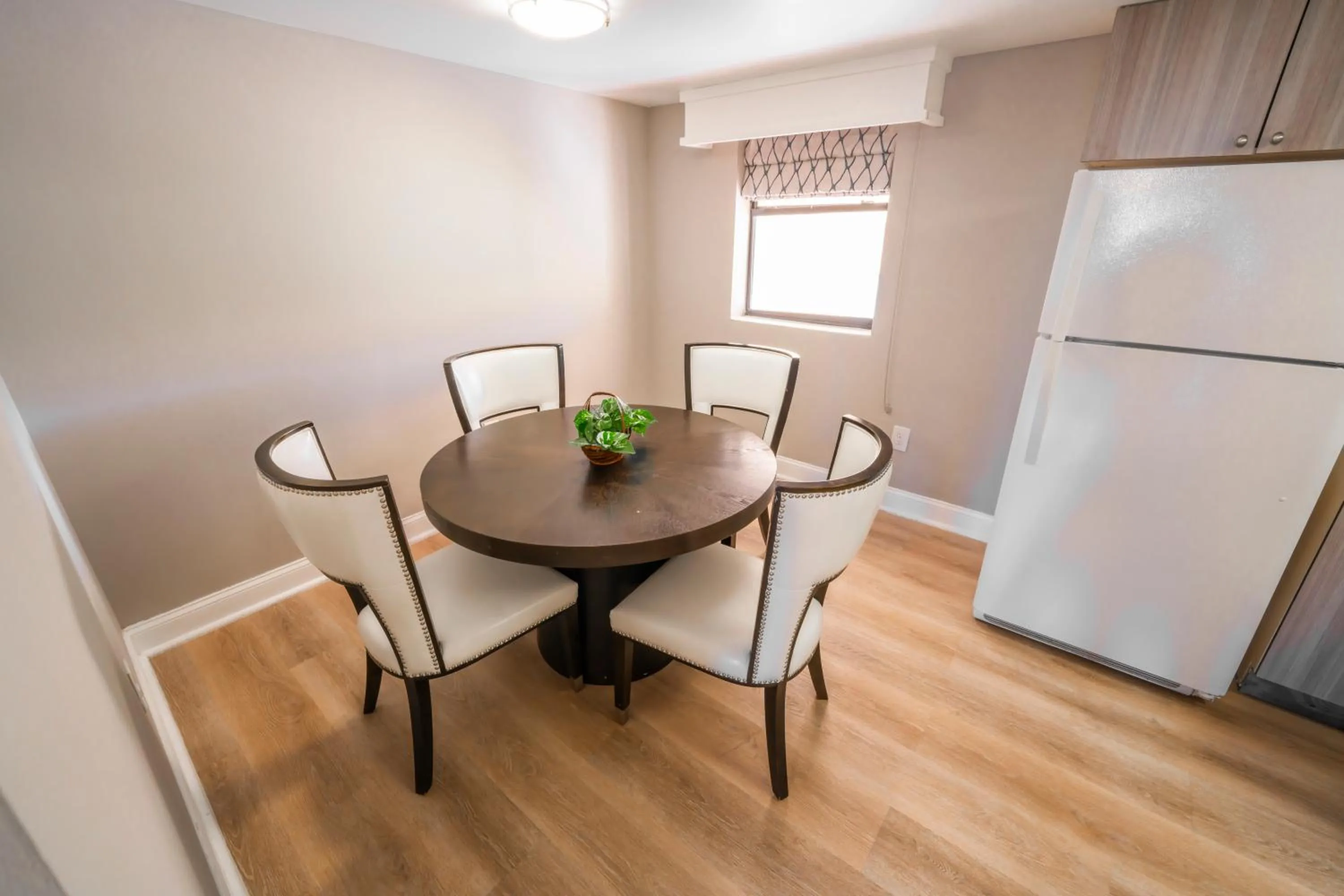 kitchen in Best Western Seaside Inn