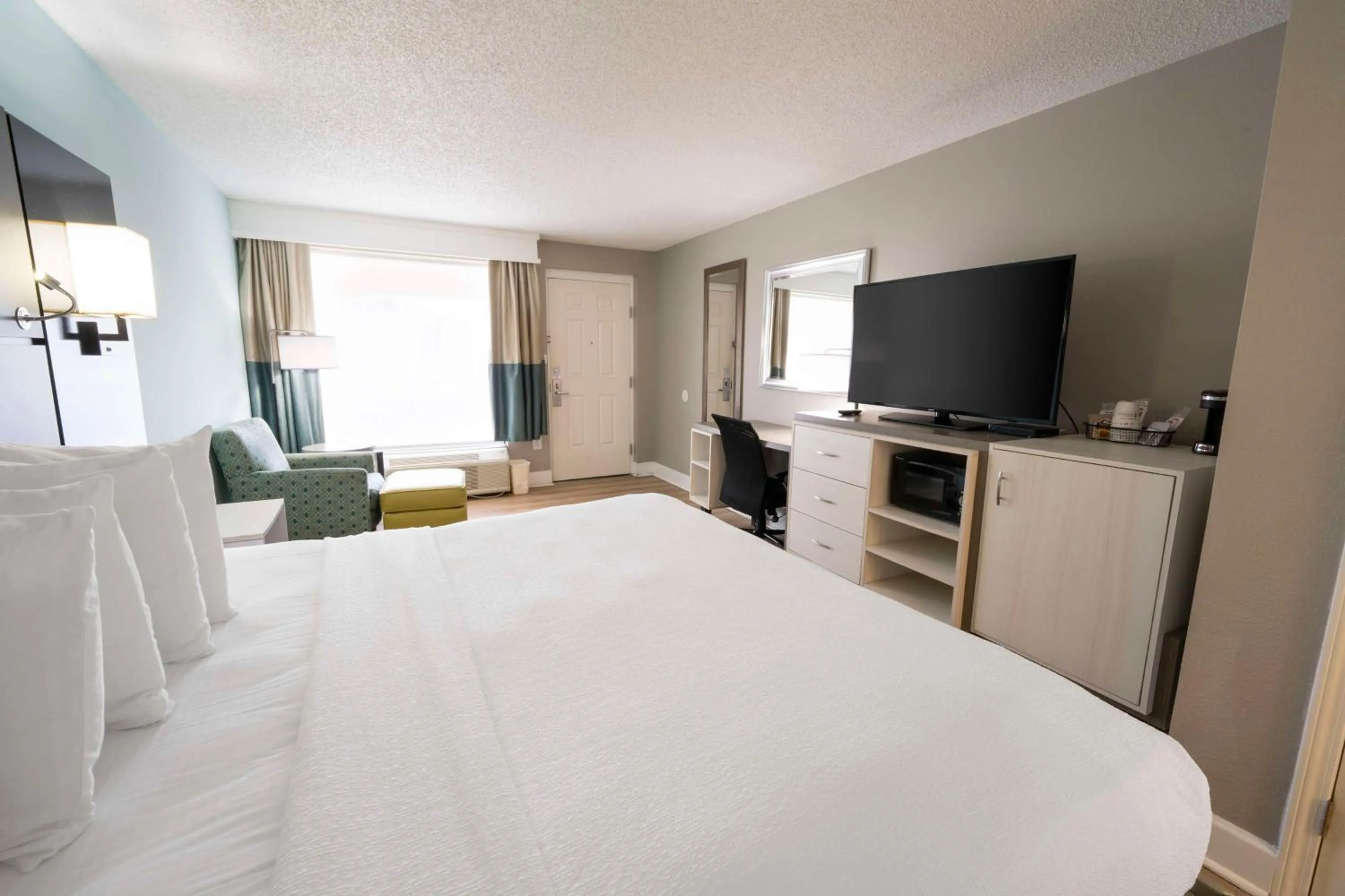 King Room with Walk-in Shower - Non-Smoking/Disability Access in Best Western St. Augustine Beach Inn