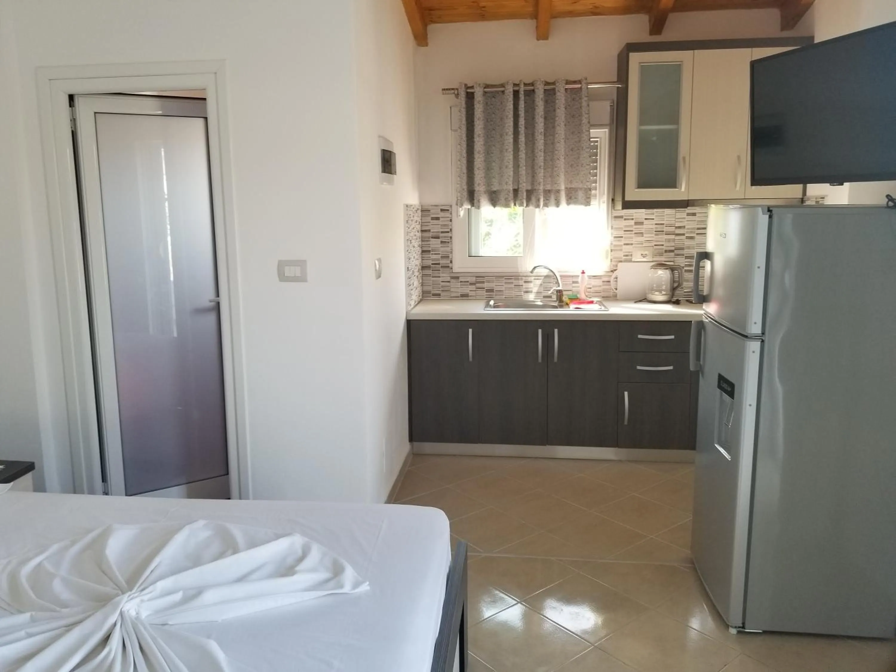 Kitchen or kitchenette, Bed in Villa Denis Ksamil