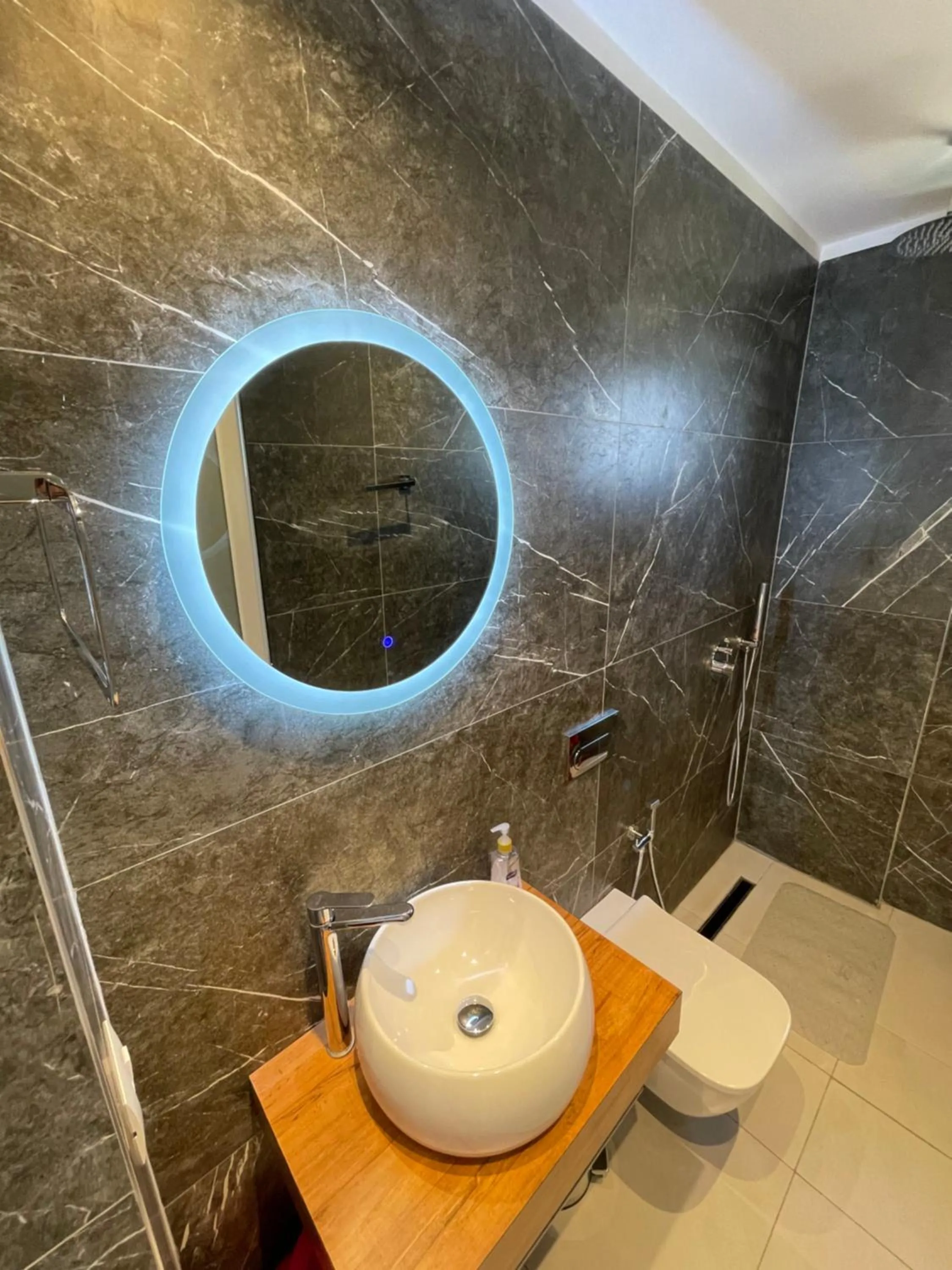 Bathroom in Villa Denis Ksamil