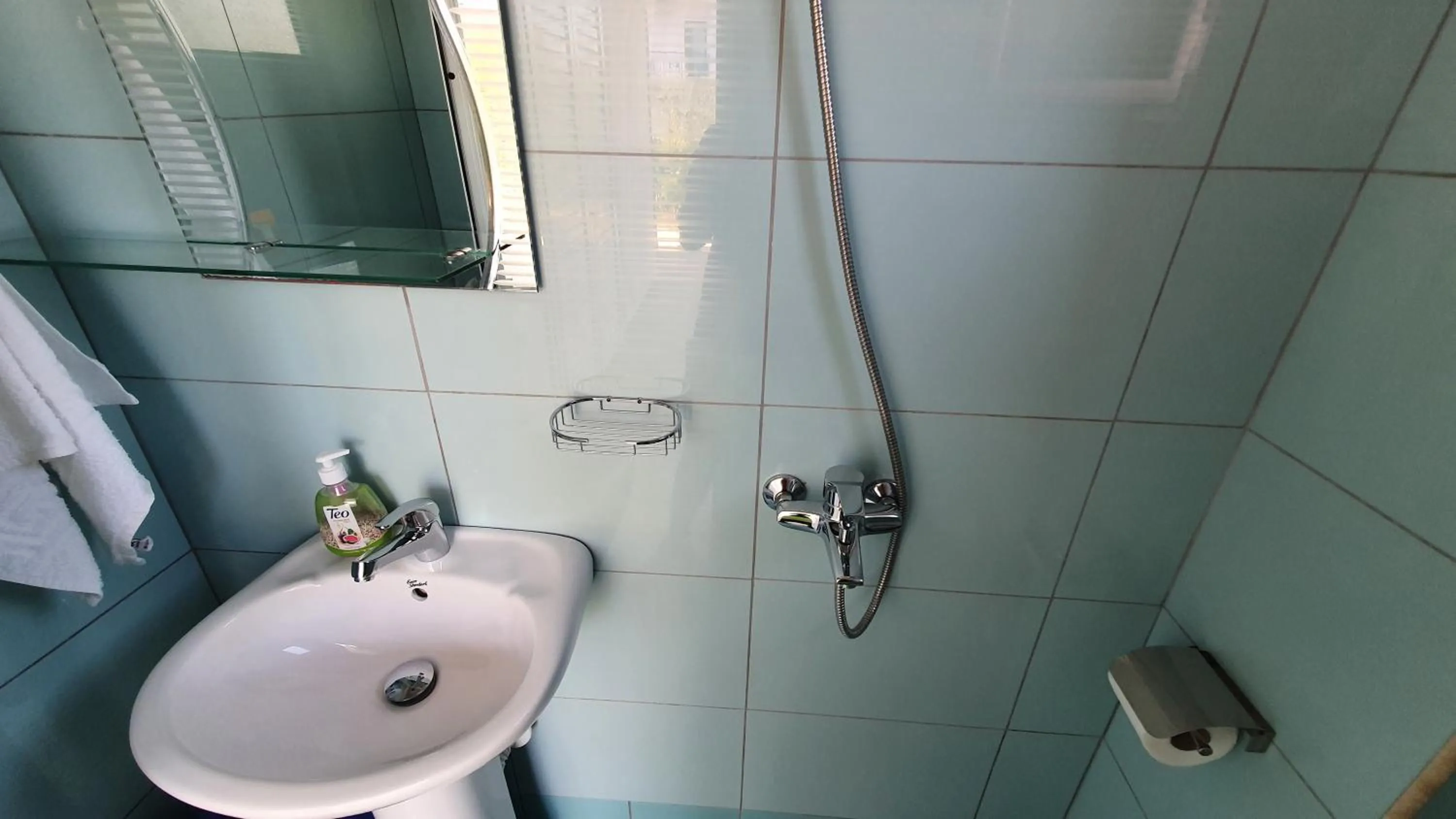 Shower in Villa Denis Ksamil