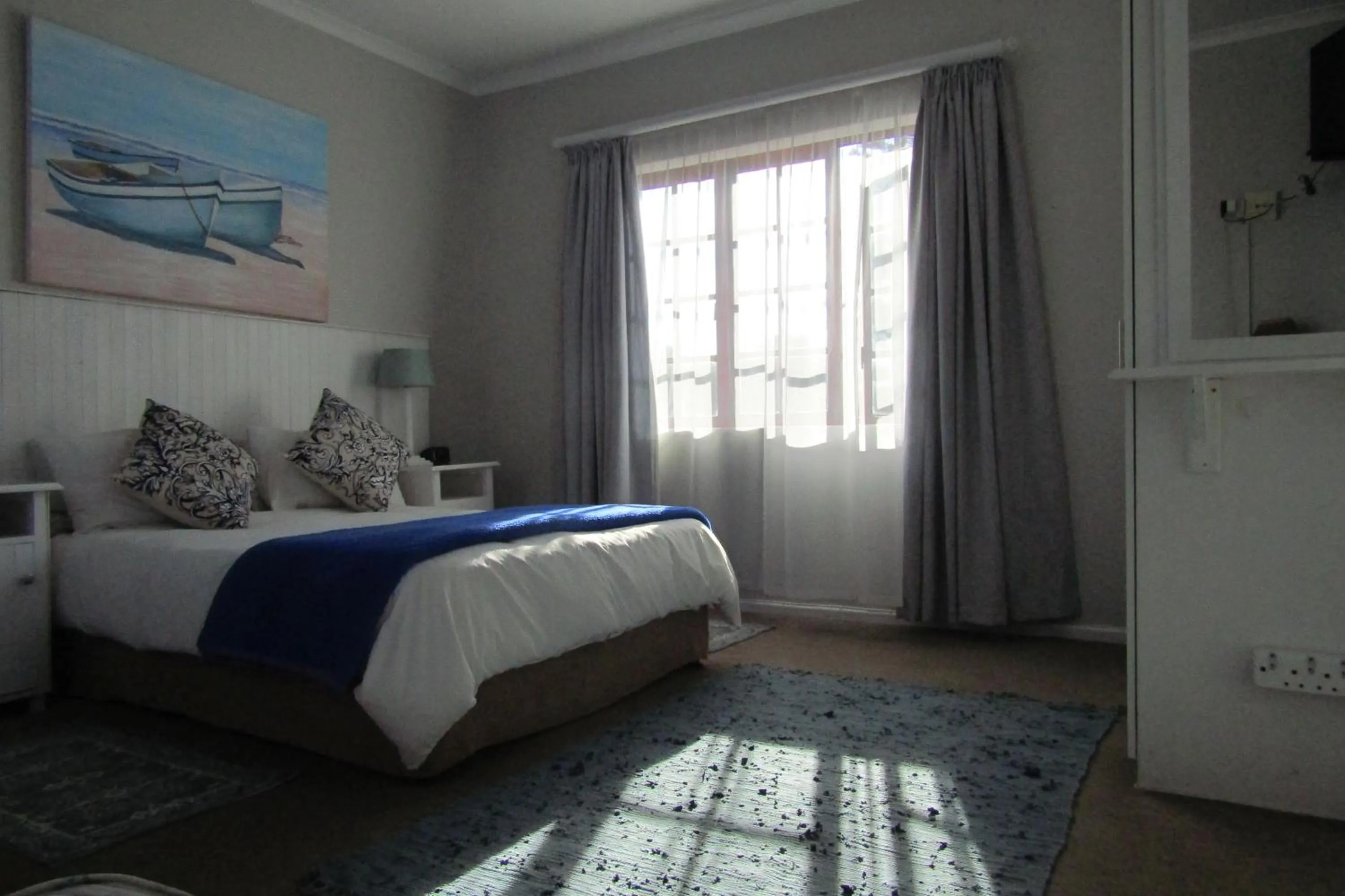 Photo of the whole room in Dolphin Inn Blouberg