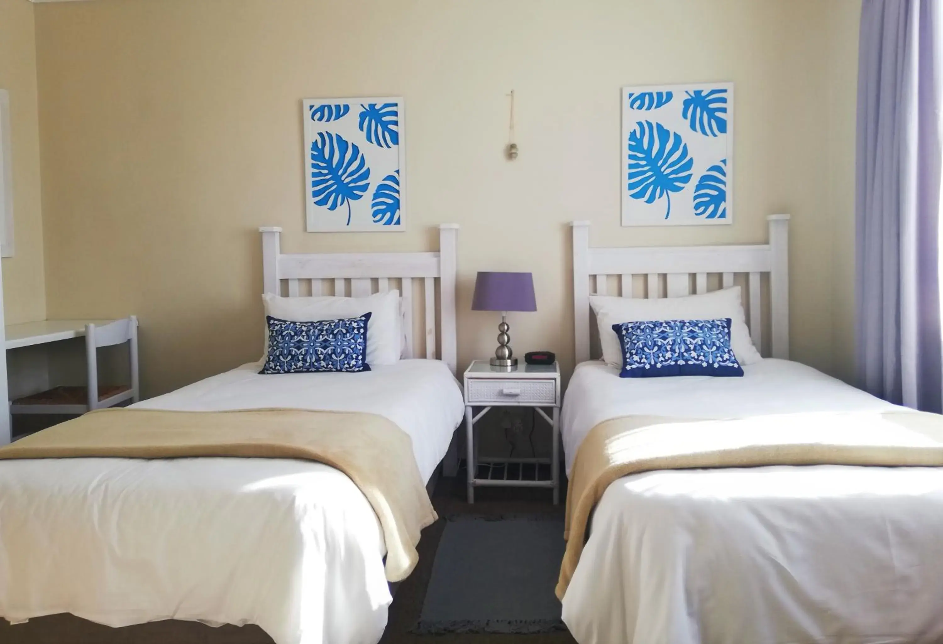Twin Room with Shower - single occupancy in Dolphin Inn Blouberg Twin Room with Shower - single occupancy in Dolphin Inn Blouberg
