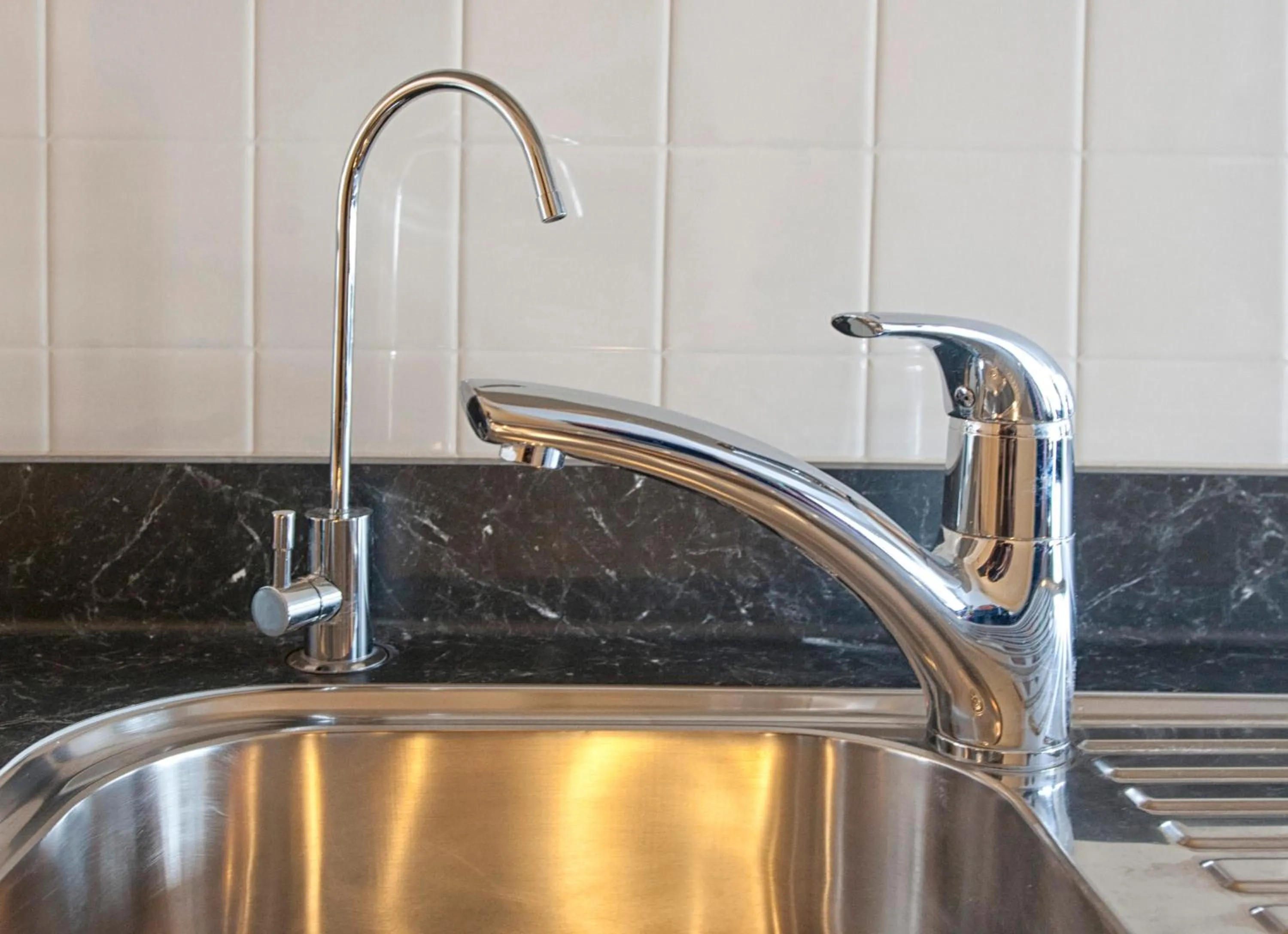 Kitchen or kitchenette in Sport Of Kings Motel