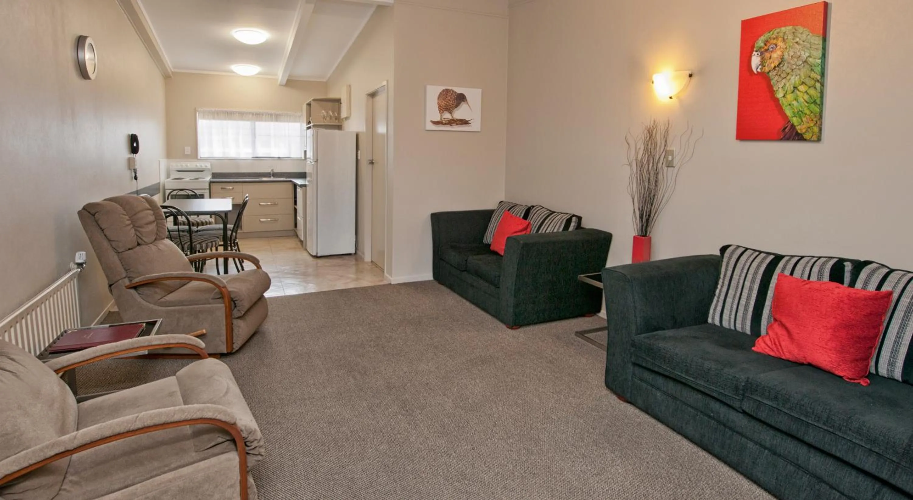 Living room in Sport Of Kings Motel