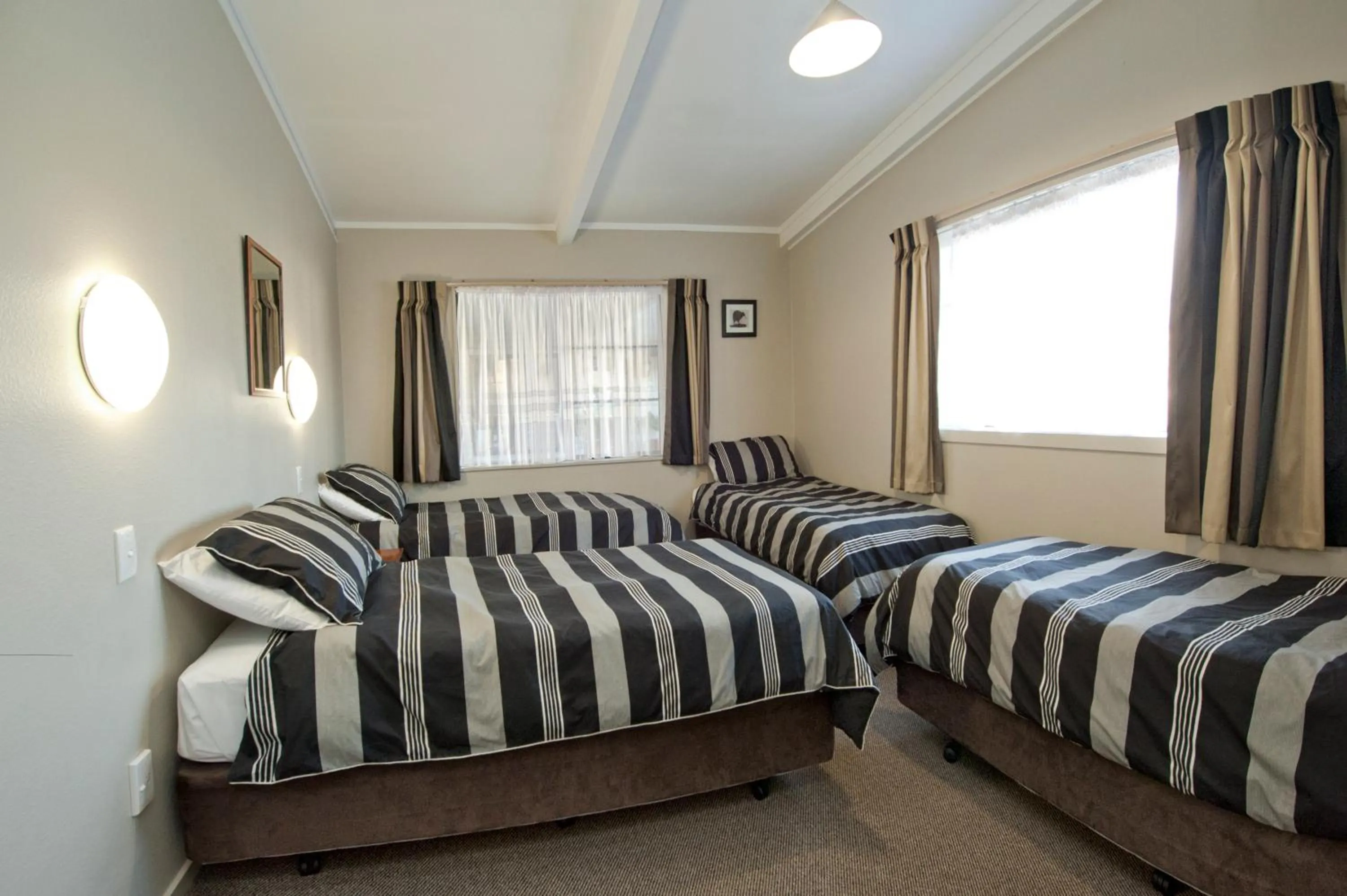 Bed in Sport Of Kings Motel