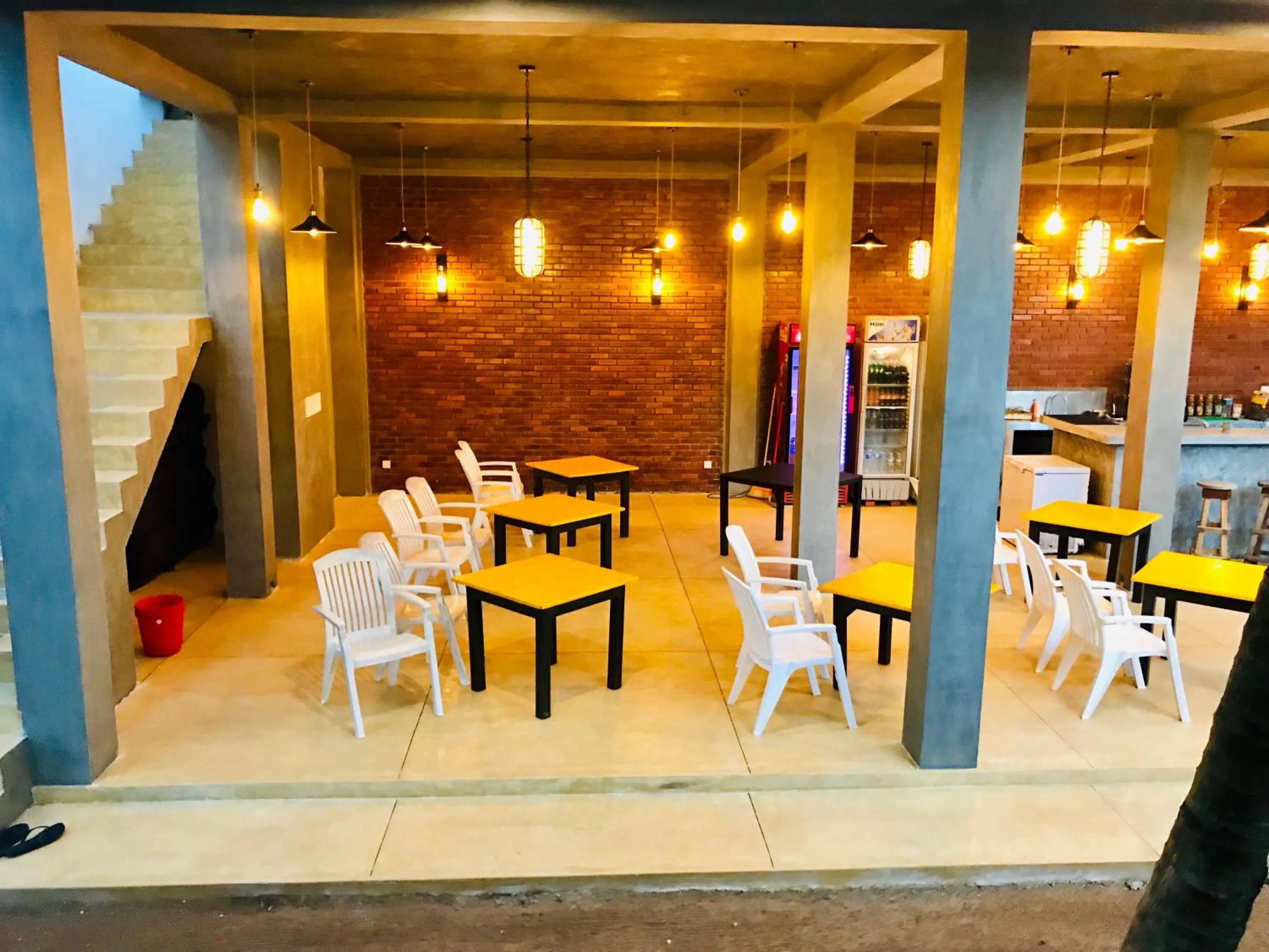 Restaurant/places to eat in Central Beach Inn