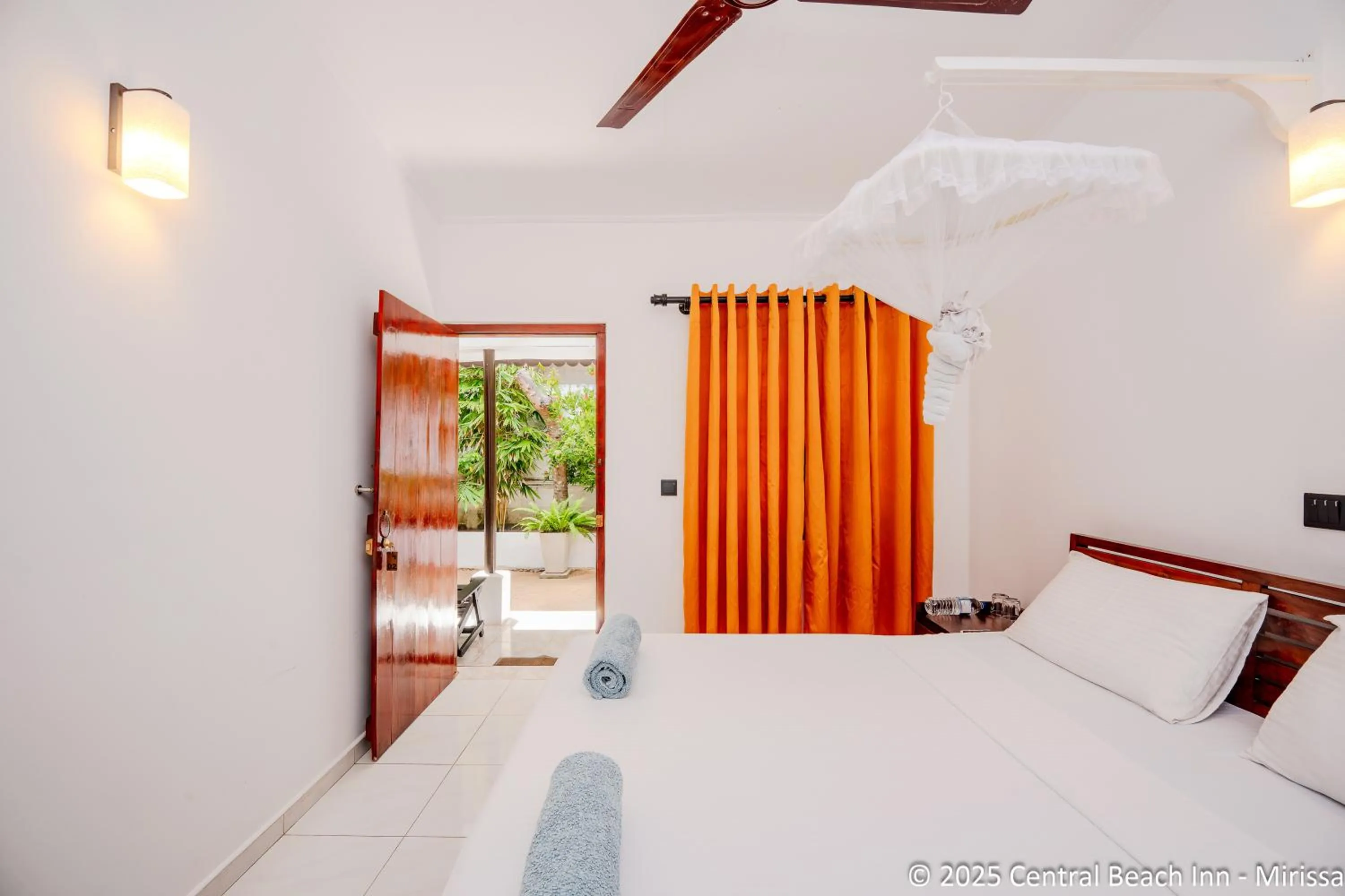 Photo of the whole room, Bed in Central Beach Inn