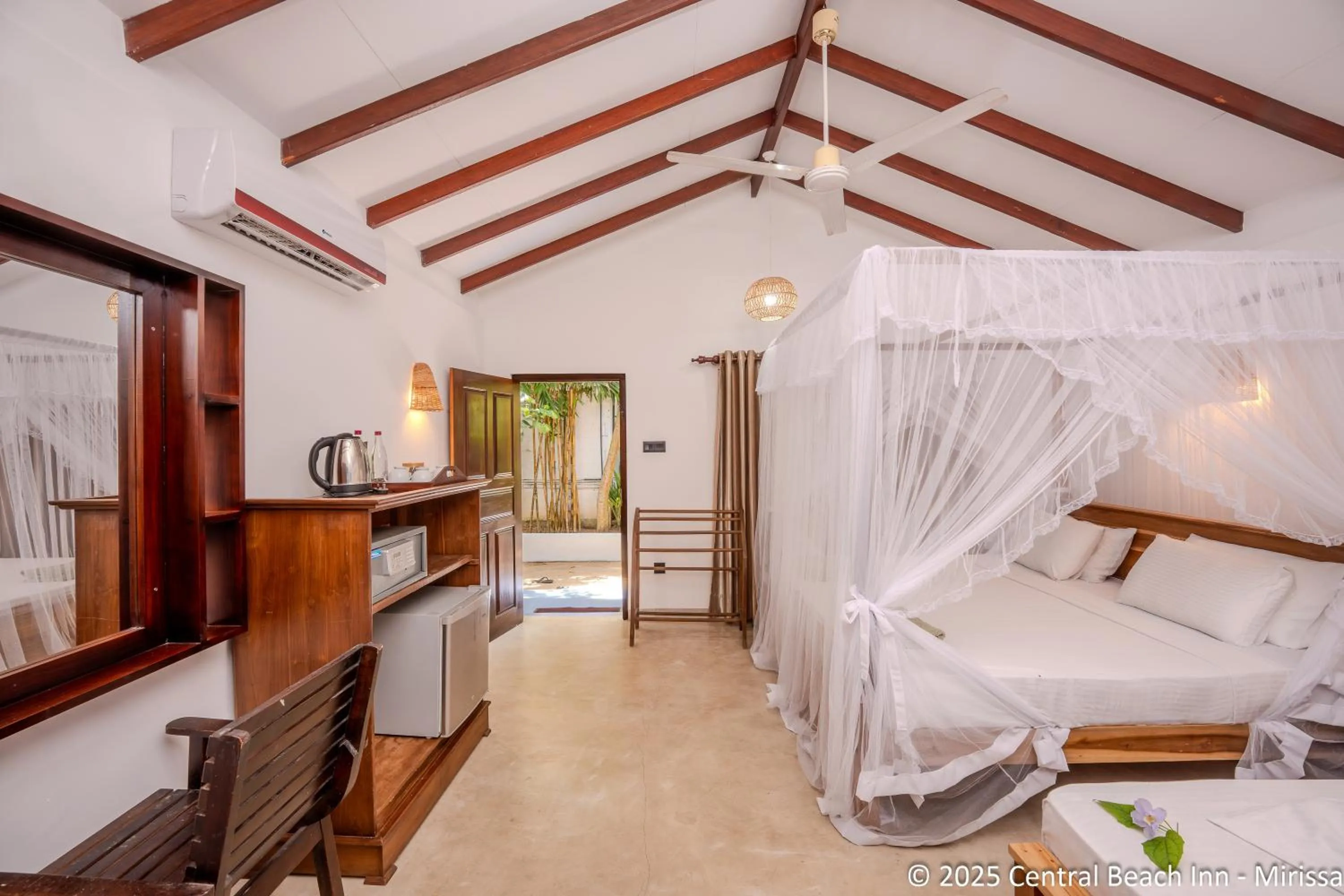 Photo of the whole room, Bed in Central Beach Inn