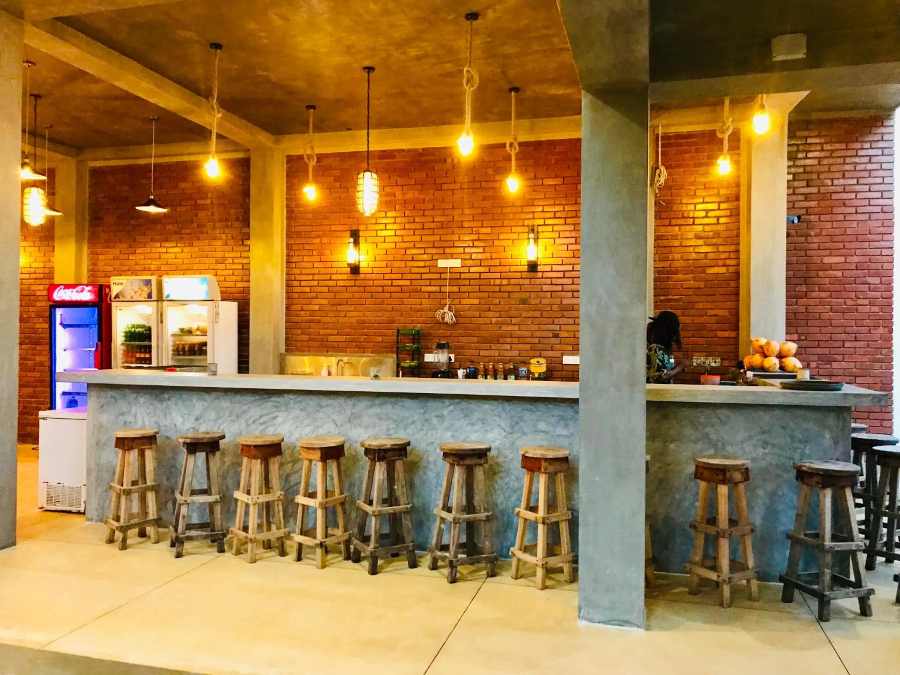 Restaurant/places to eat in Central Beach Inn