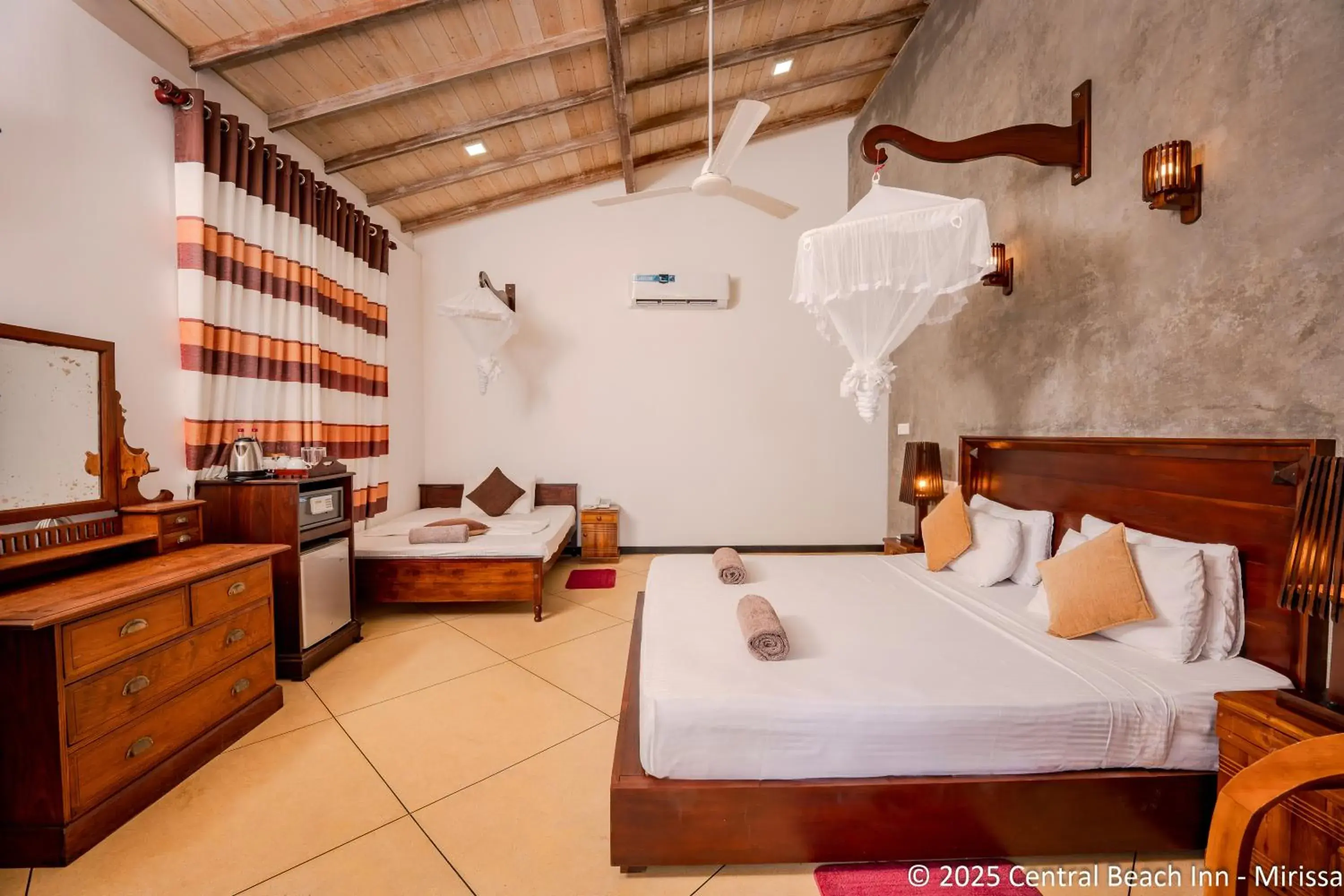 Triple Room with Sea View in Central Beach Inn Triple Room with Sea View in Central Beach Inn