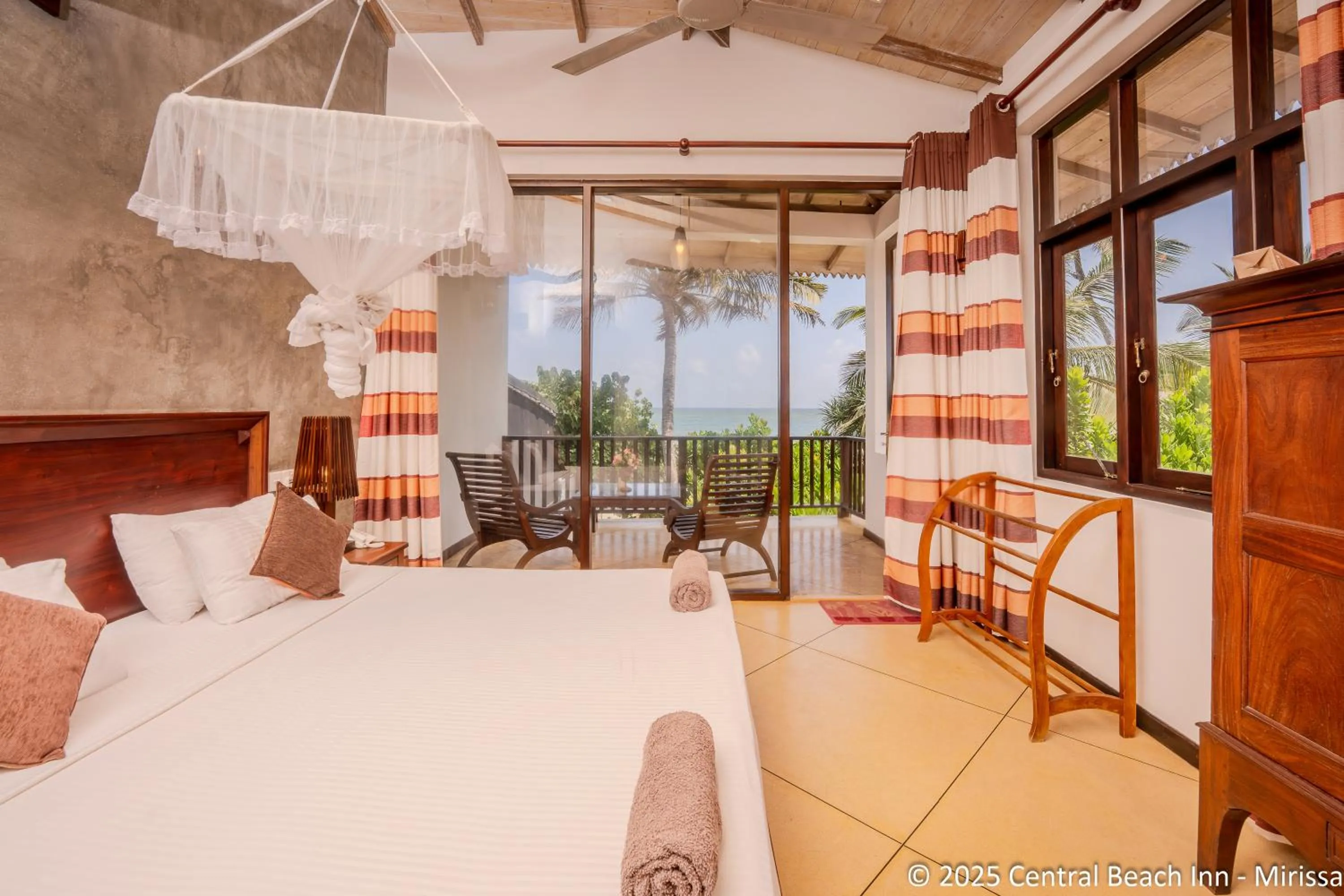 Photo of the whole room, Bed in Central Beach Inn