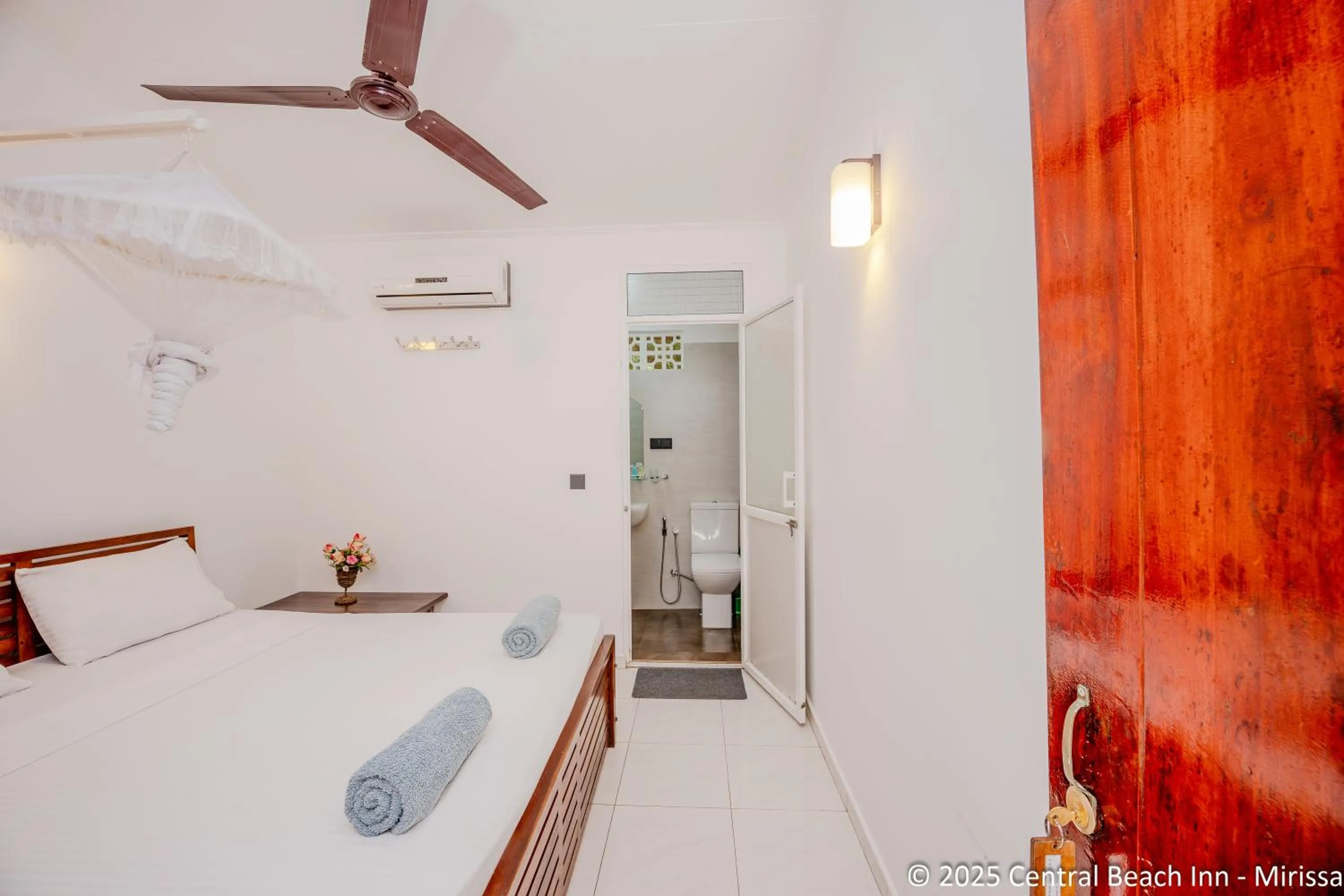 Photo of the whole room, Bed in Central Beach Inn