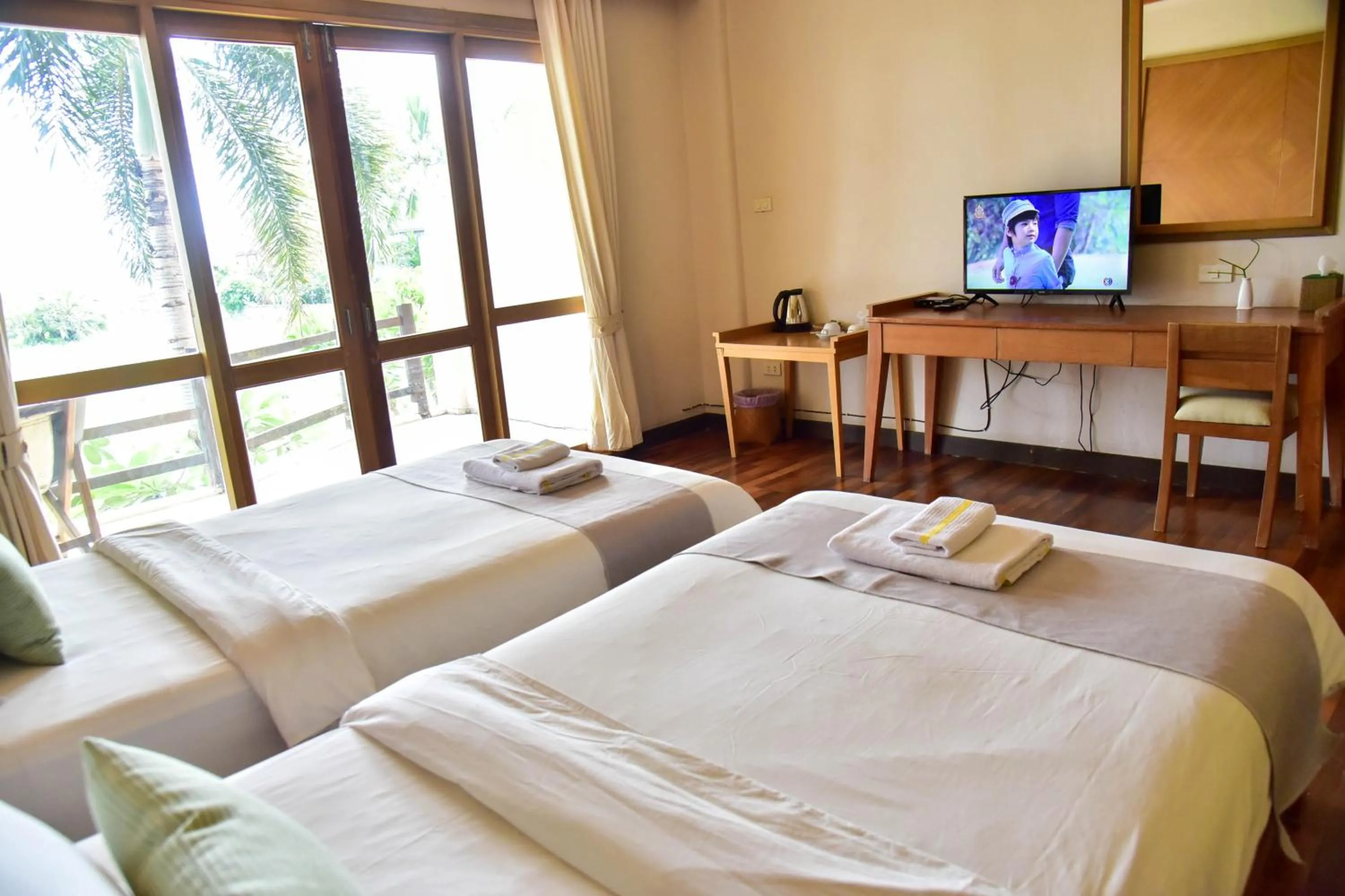 Bedroom, Bed in Tanaosri Resort Pranburi