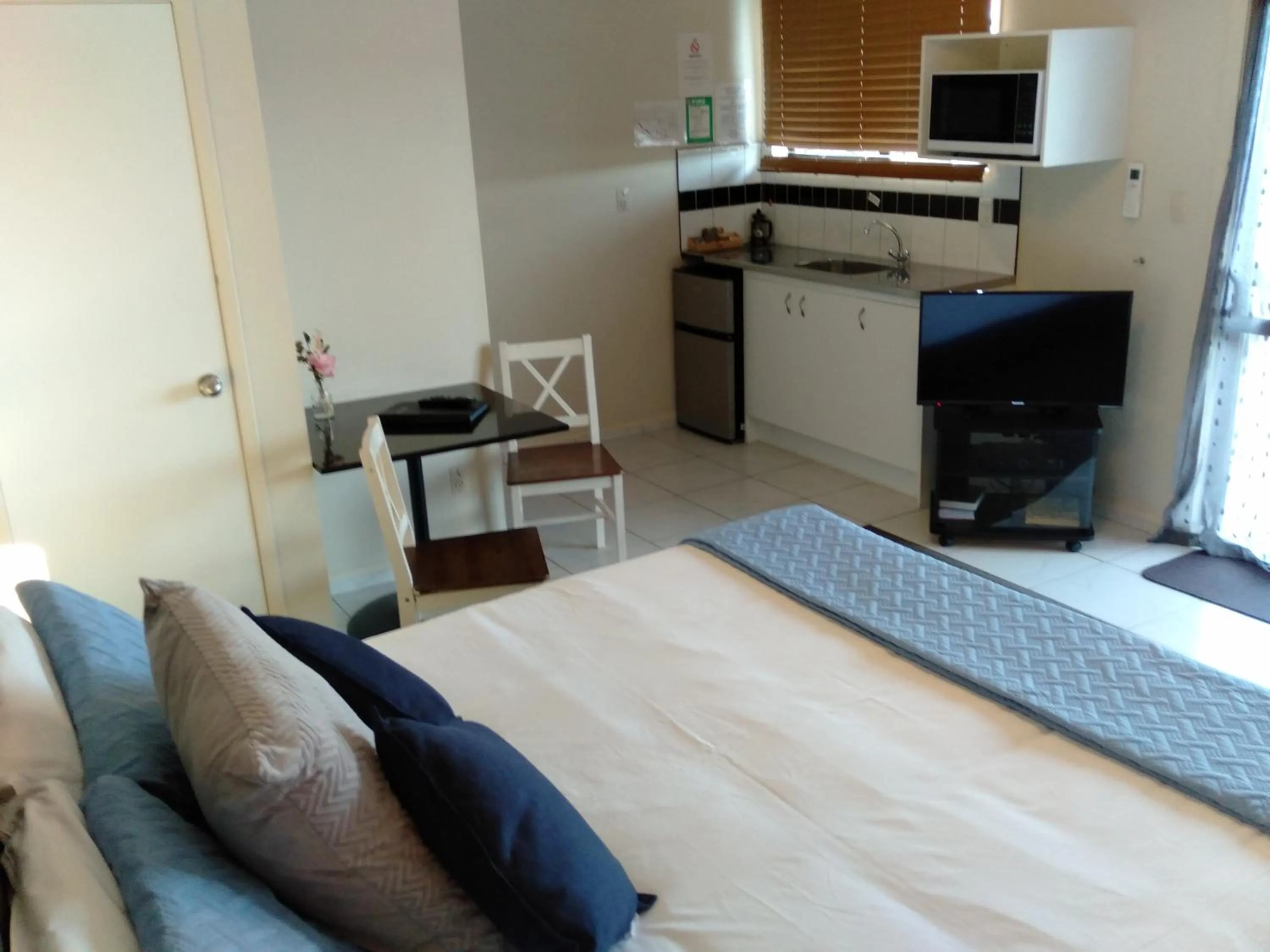 Bed in Albatross Motel