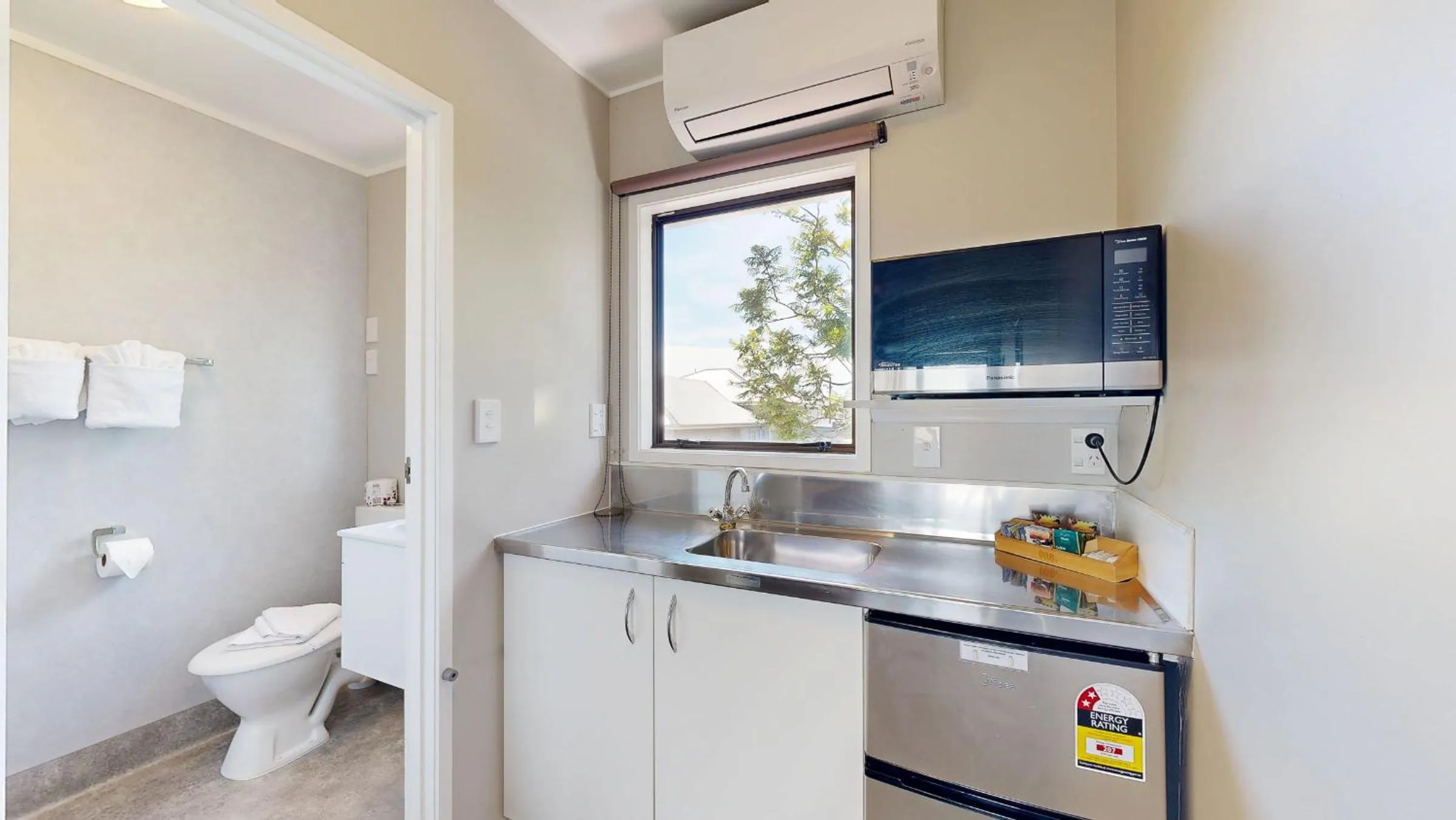 Bathroom in Albatross Motel