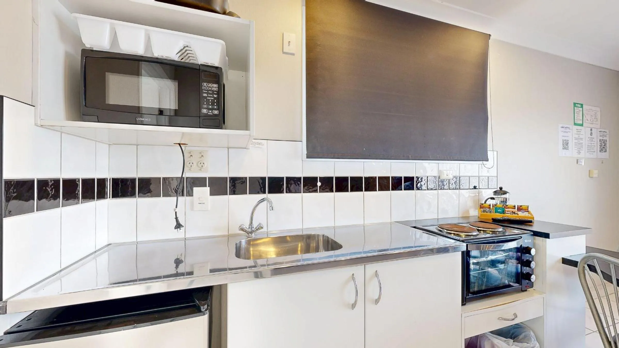 Kitchen or kitchenette in Albatross Motel