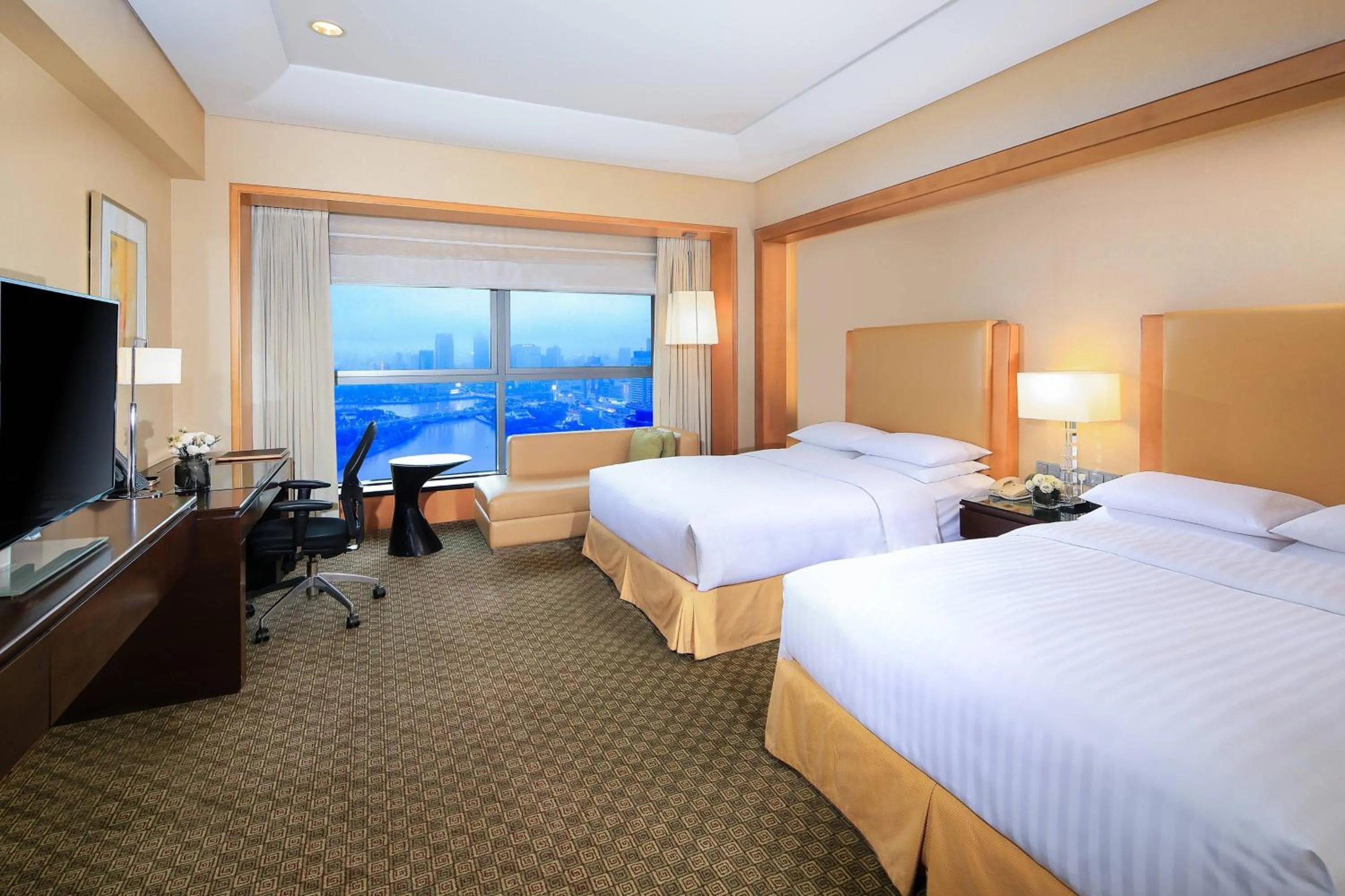 Photo of the whole room, Bed in Ningbo Marriott Hotel