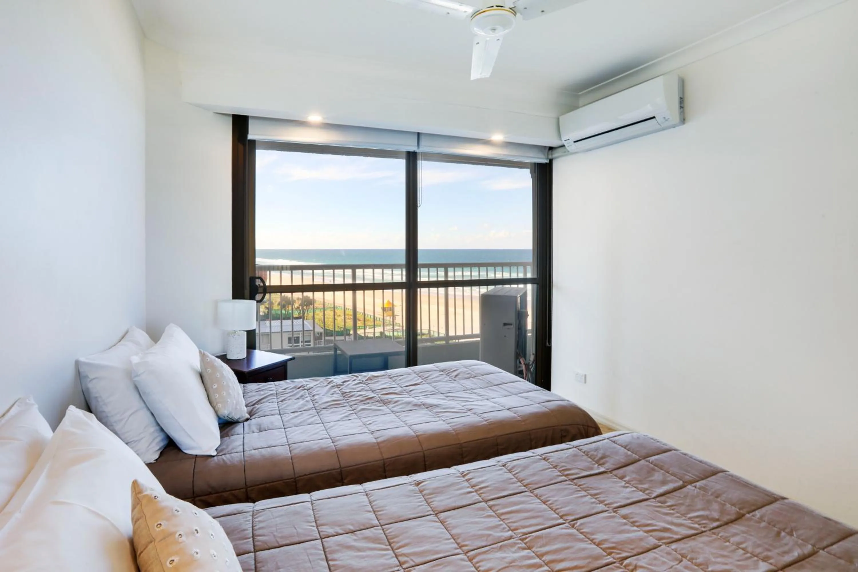 Bedroom, Bed in The Breakers