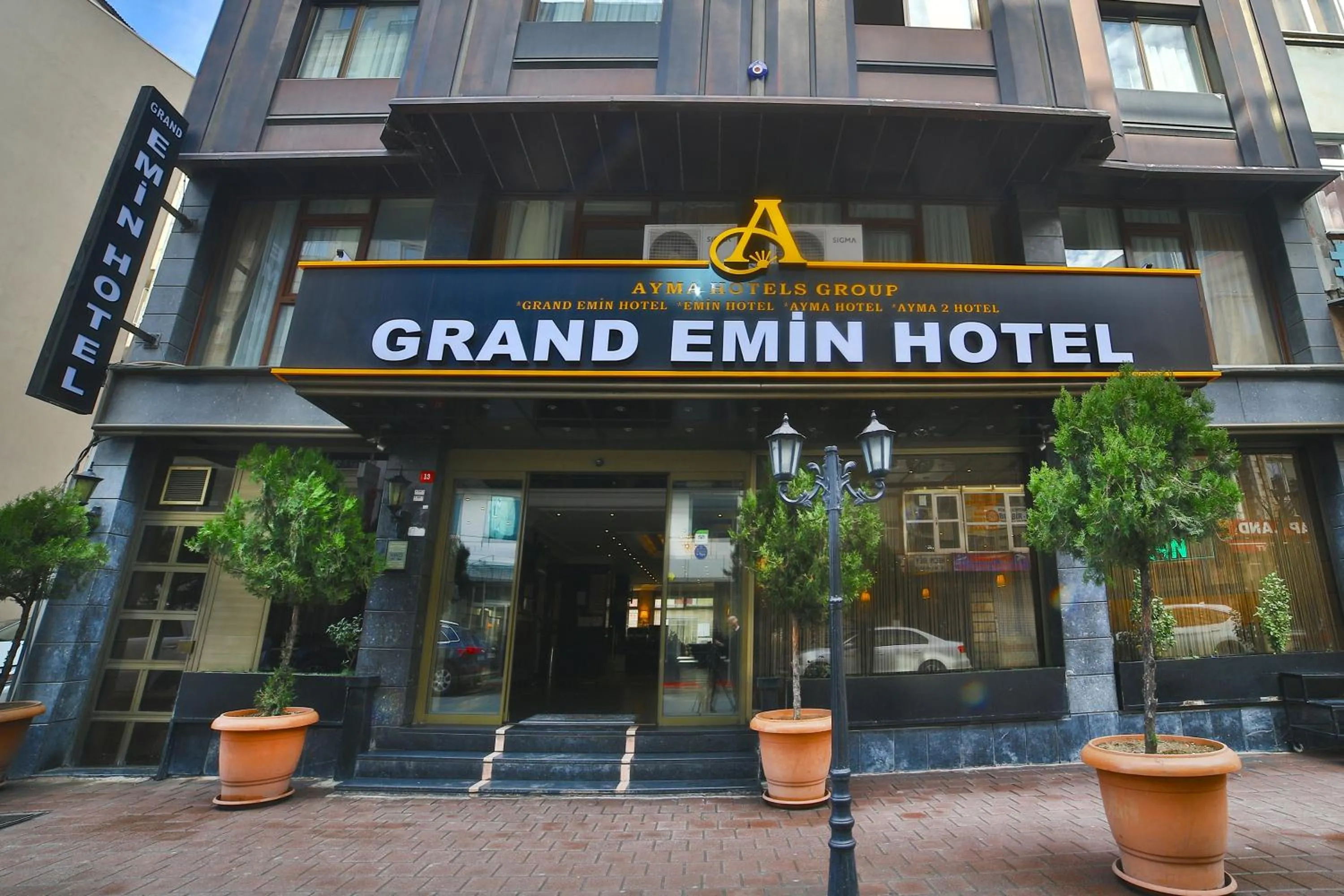 Property building in Hotel Grand Emin
