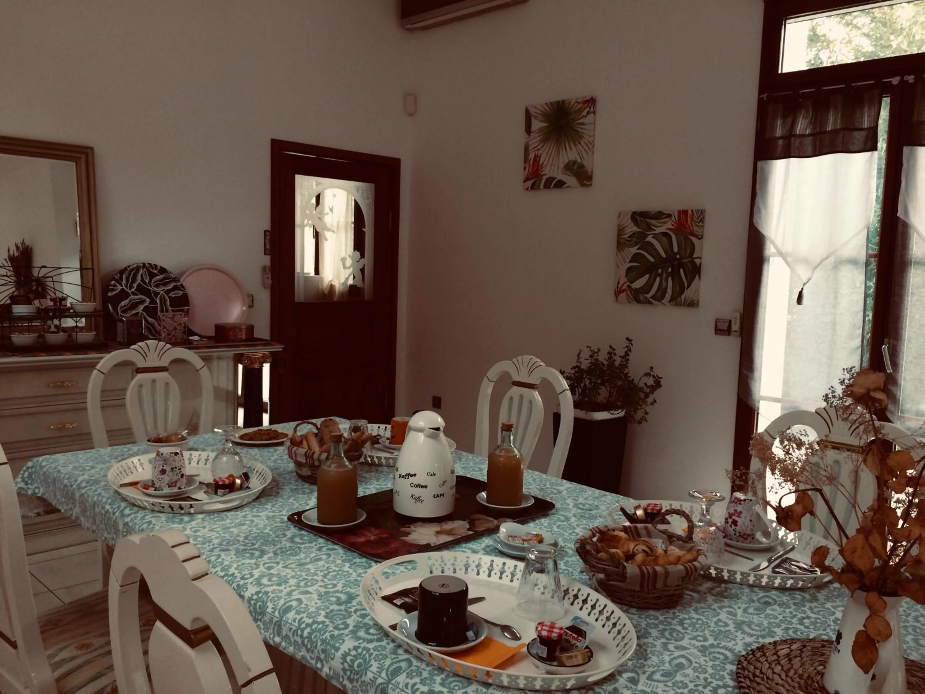 Breakfast in CoTTAGE LA VILLA BOLERO