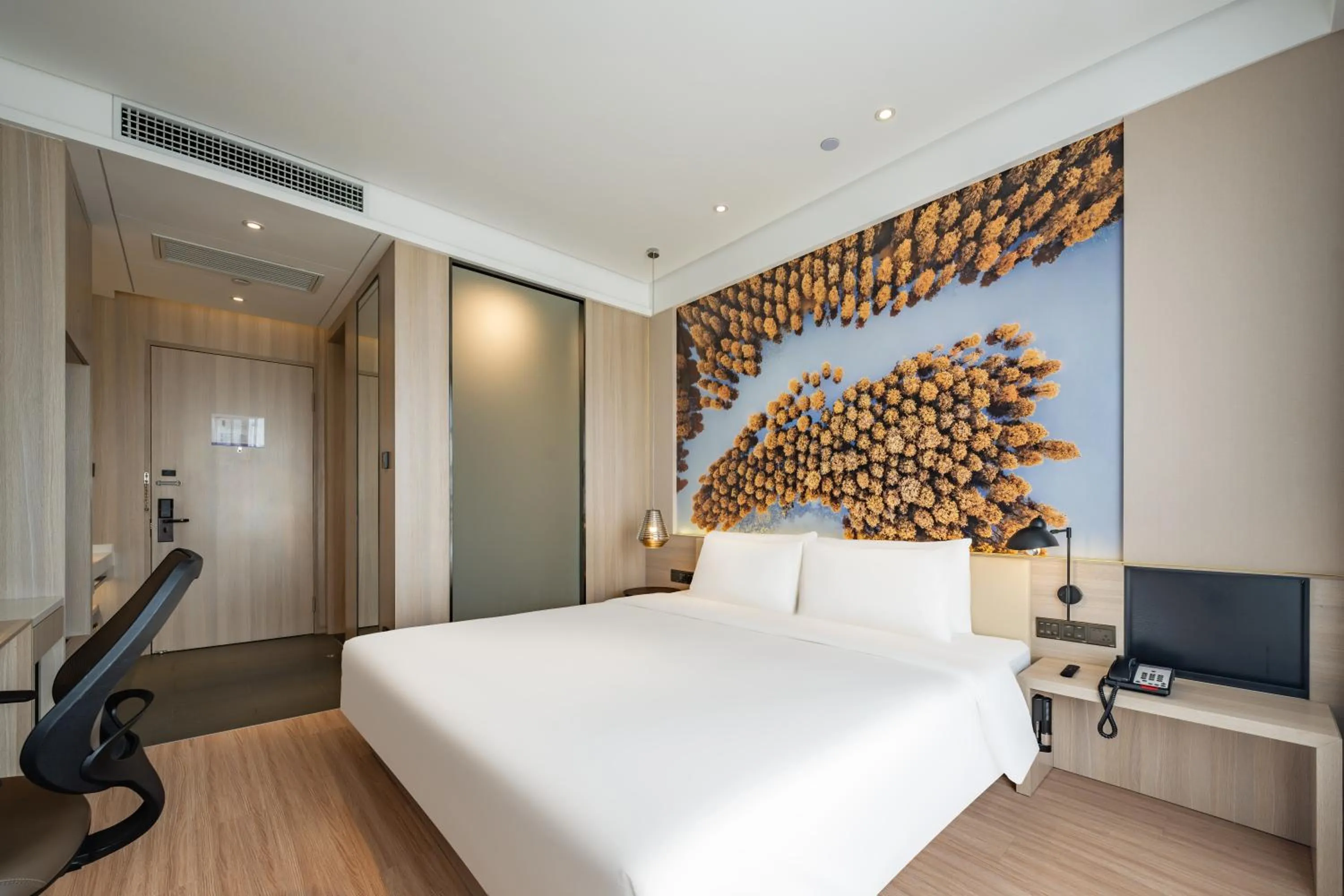 Photo of the whole room, Bed in Mercure Shanghai Pudong Zhangjiang Park