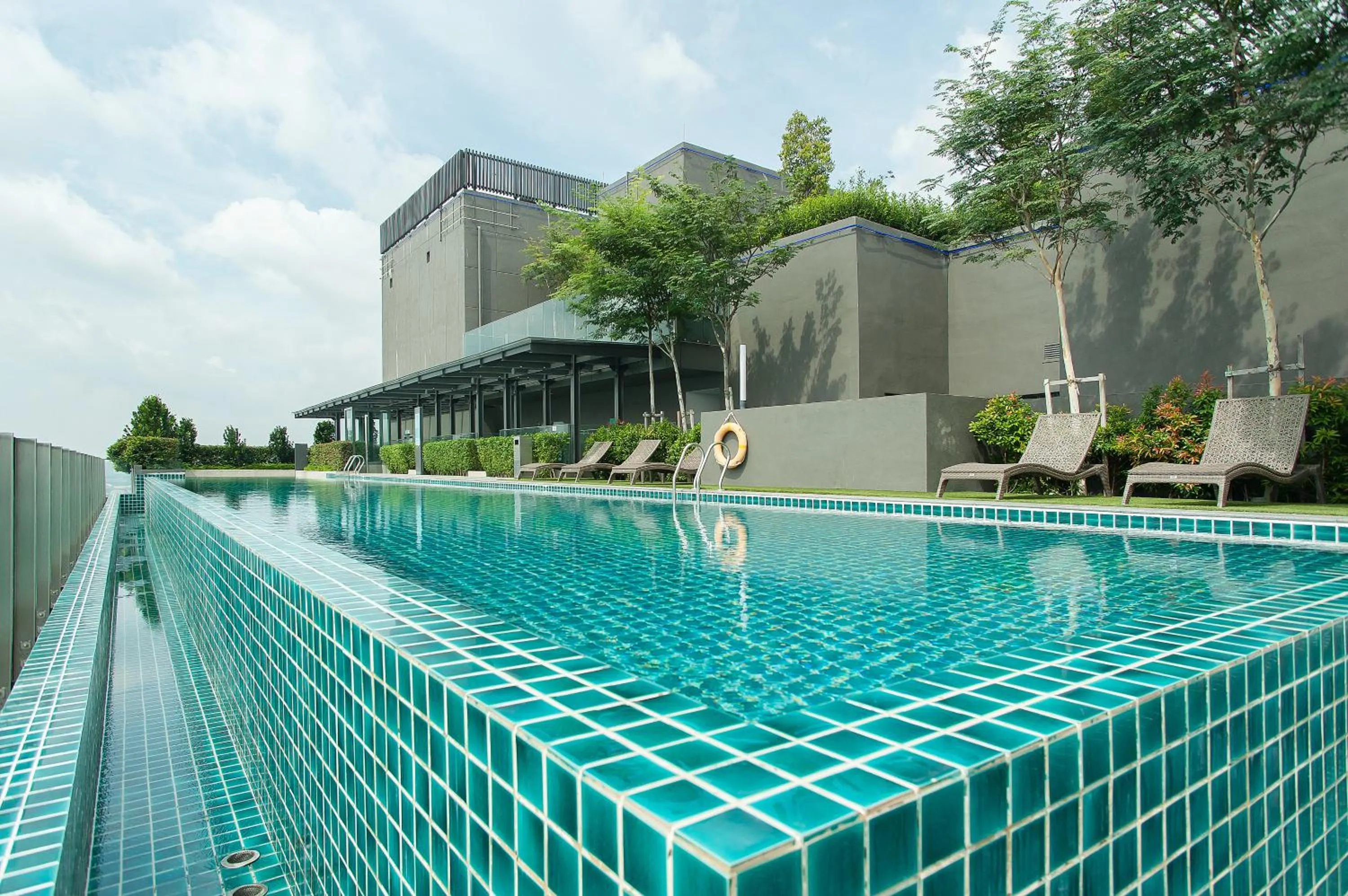 Swimming pool in Takuro Homestay