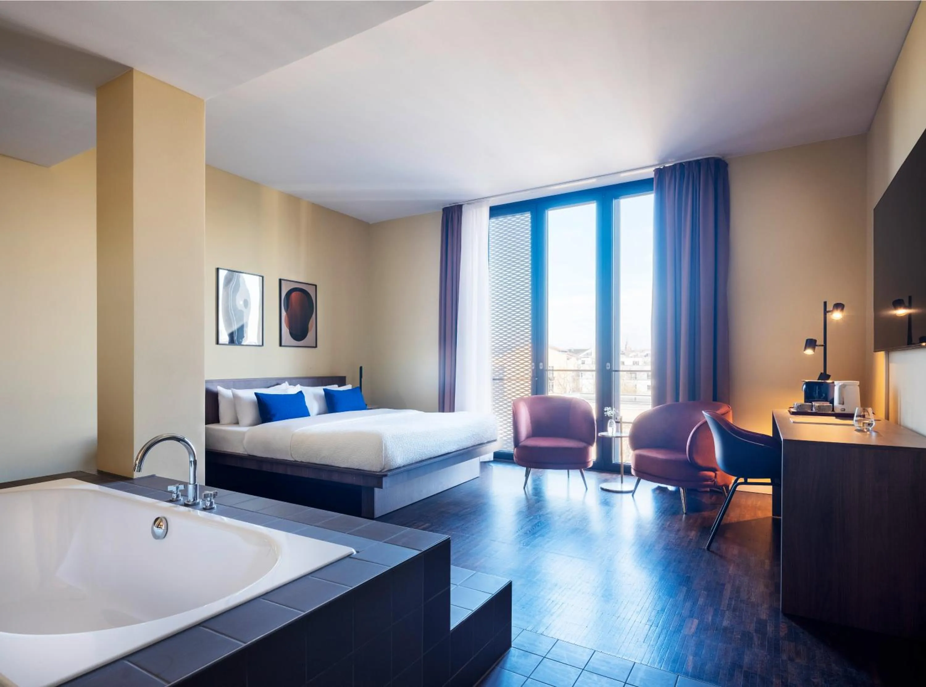 Seating area, Bed in Numa Berlin Weinmeister