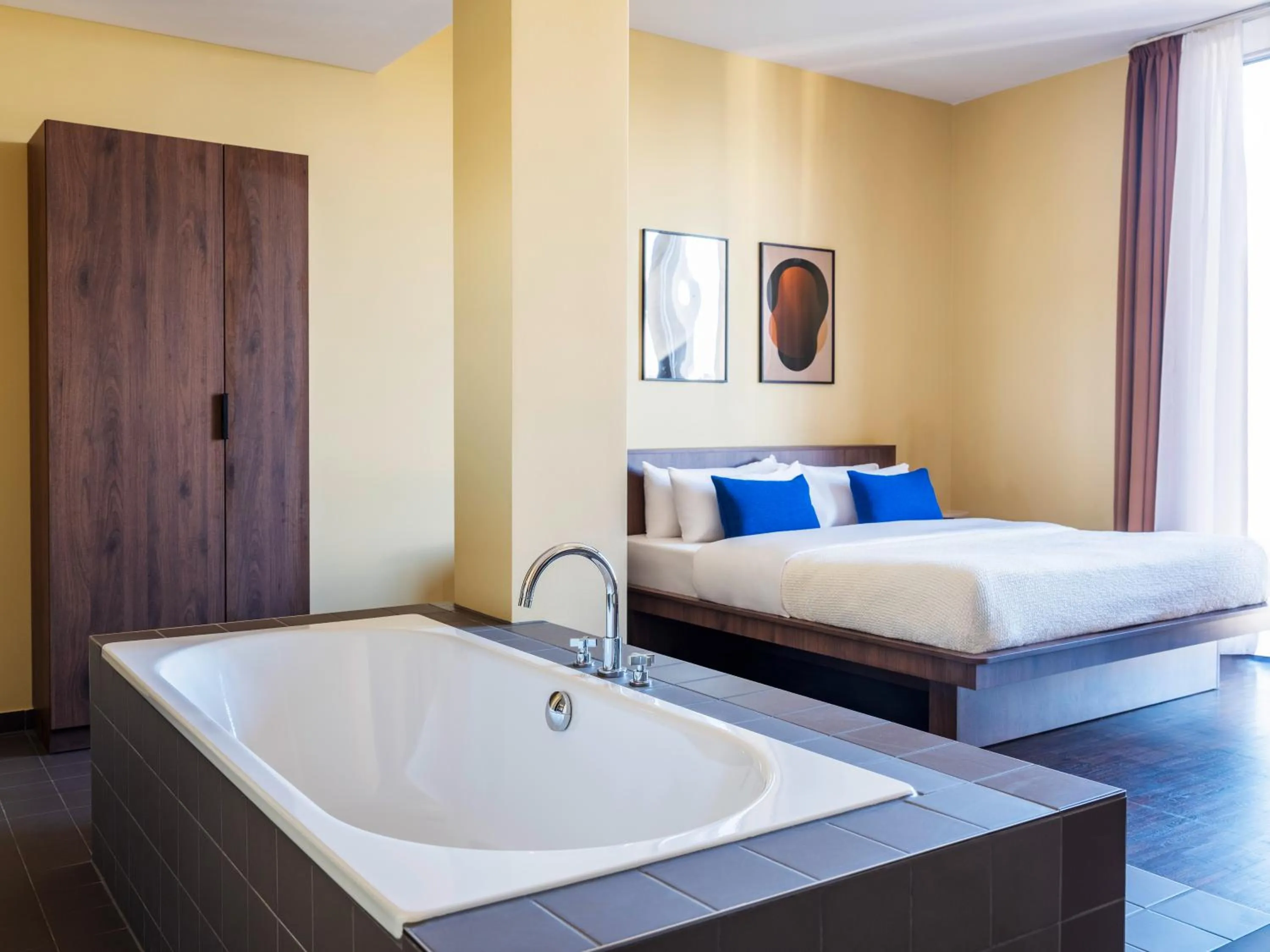 Bed in Numa Berlin Weinmeister