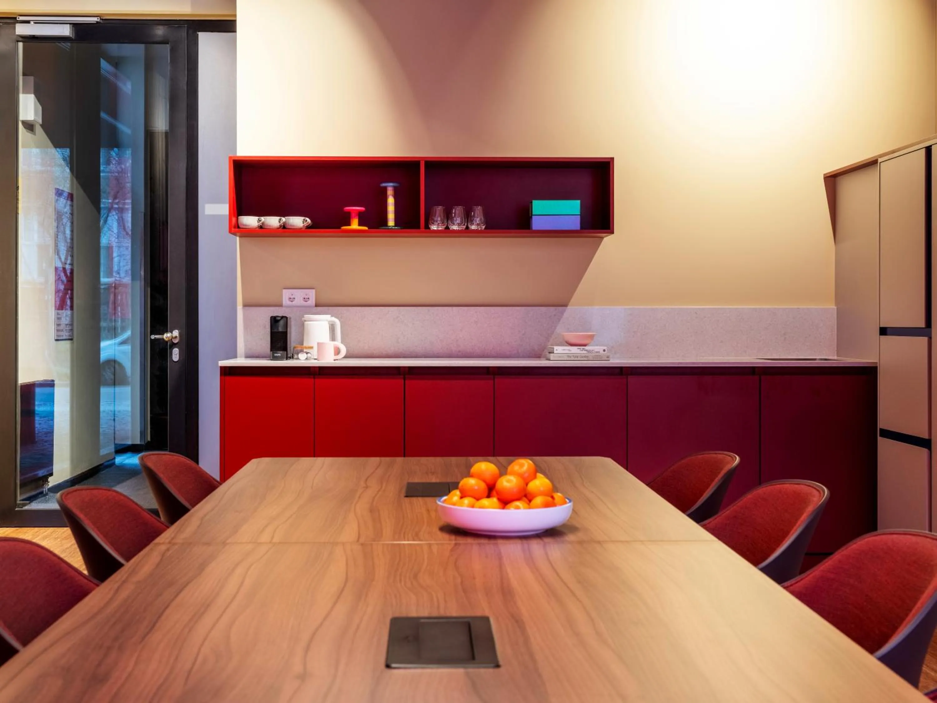 Communal kitchen in Numa Berlin Weinmeister