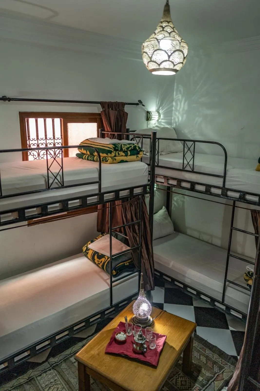 Property building, Bed in Hostel Amour d'auberge