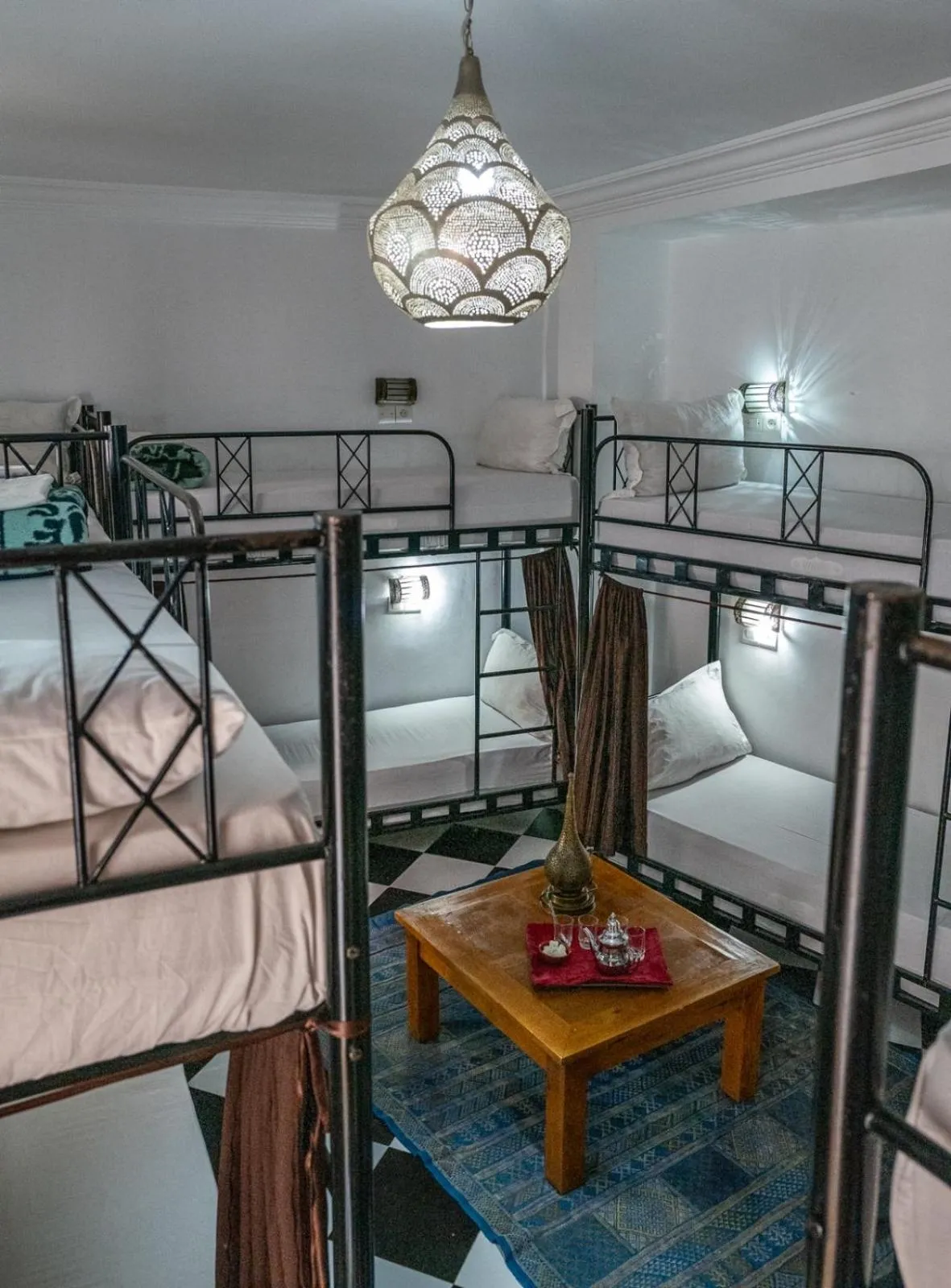 Property building, Bed in Hostel Amour d'auberge