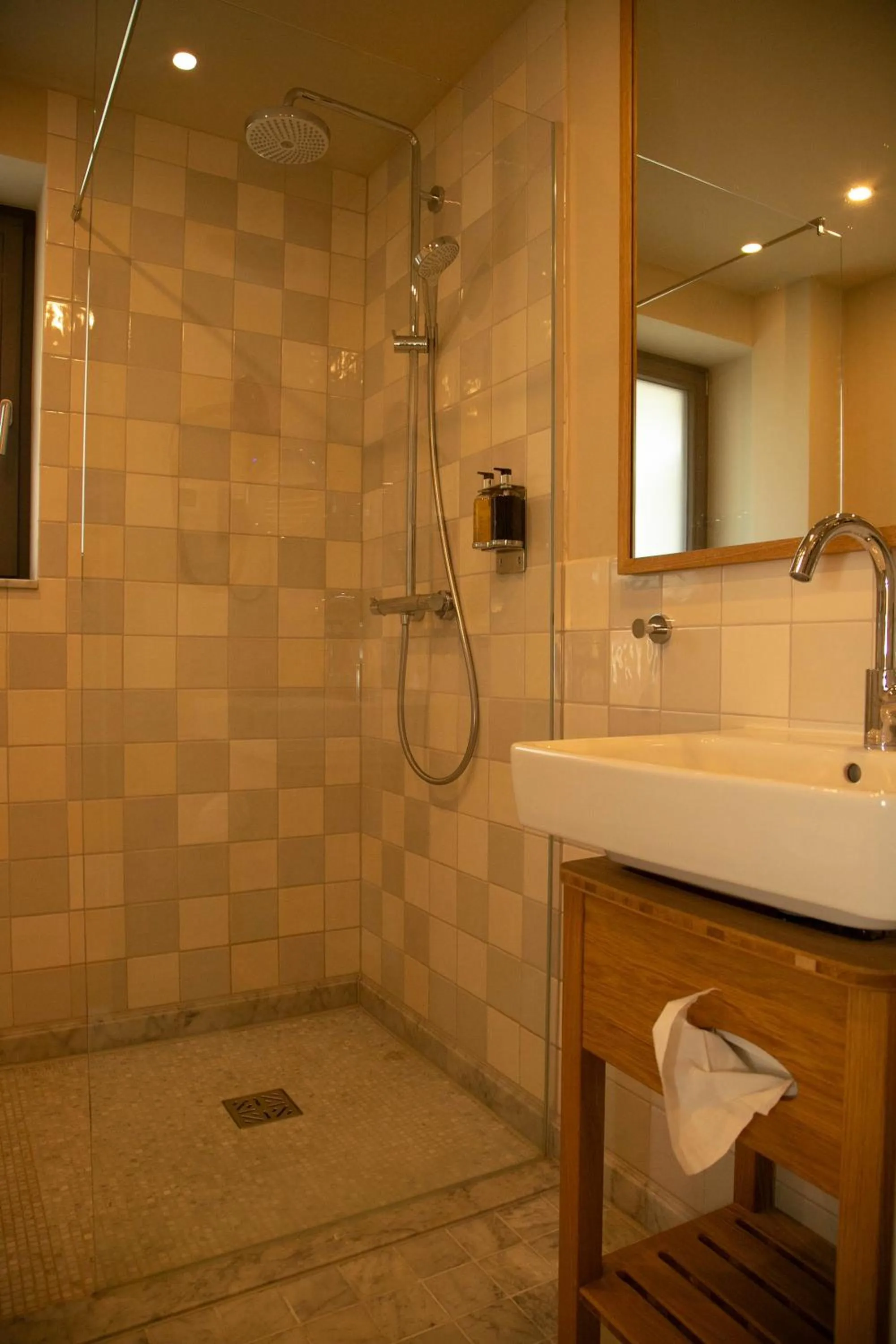 Shower in Mimosa Hotel