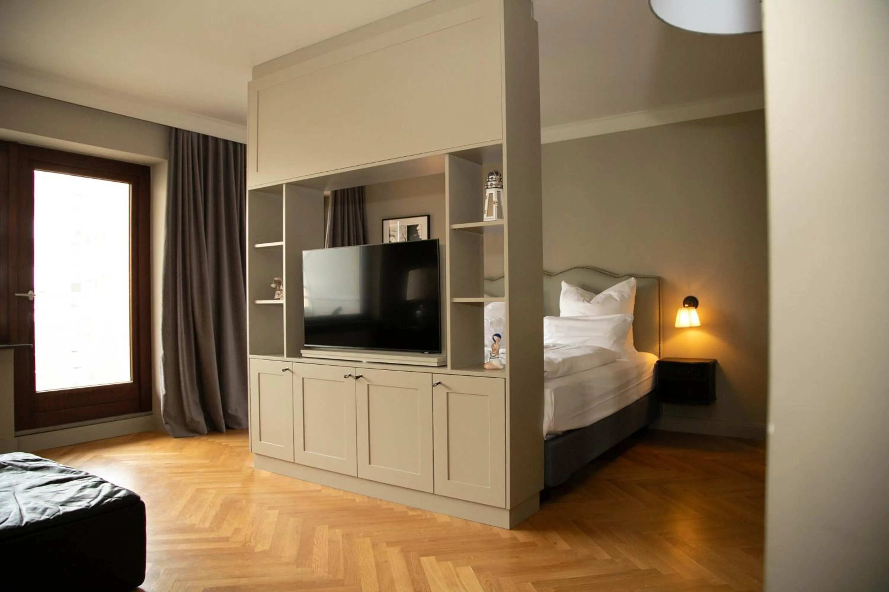 TV and multimedia, Bed in Mimosa Hotel