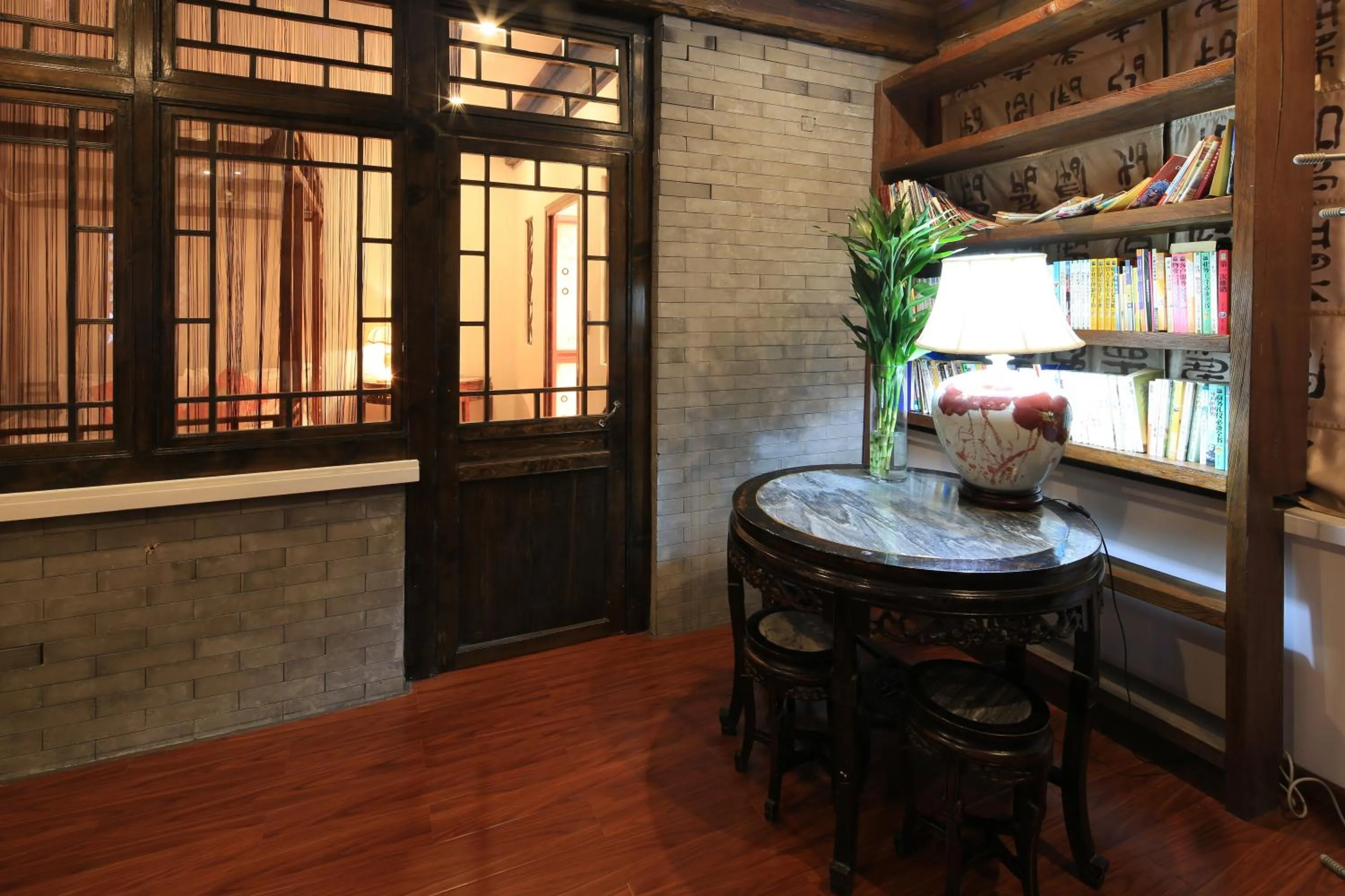 Decorative detail in The Great Wall Courtyard Hostel