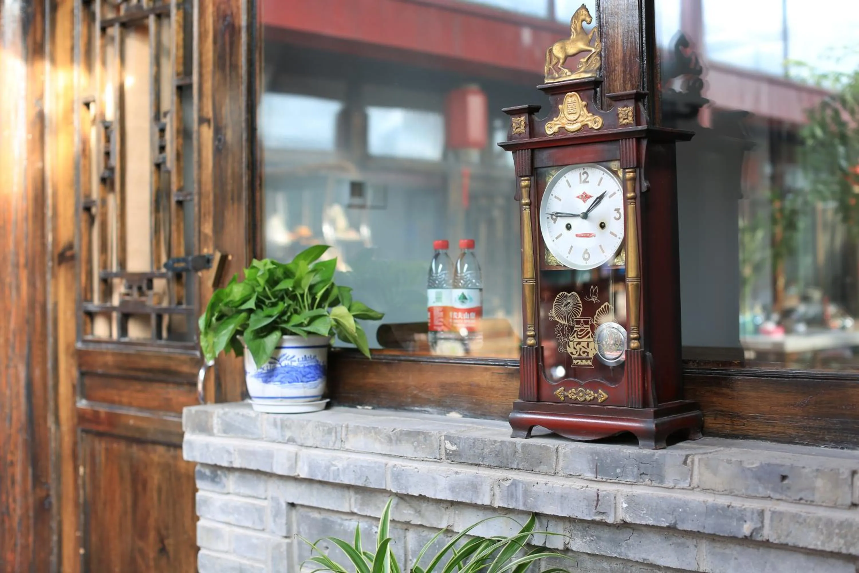 Decorative detail in The Great Wall Courtyard Hostel