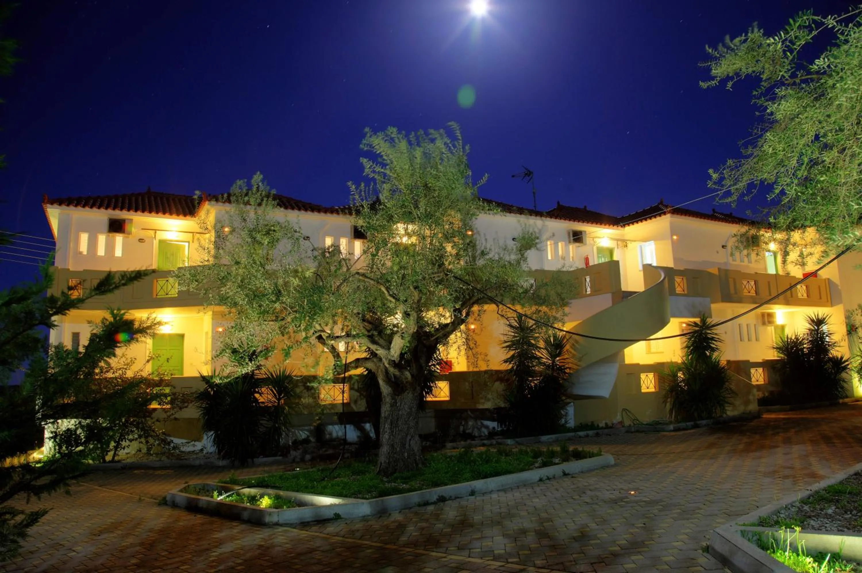 Facade/entrance in Elaionas