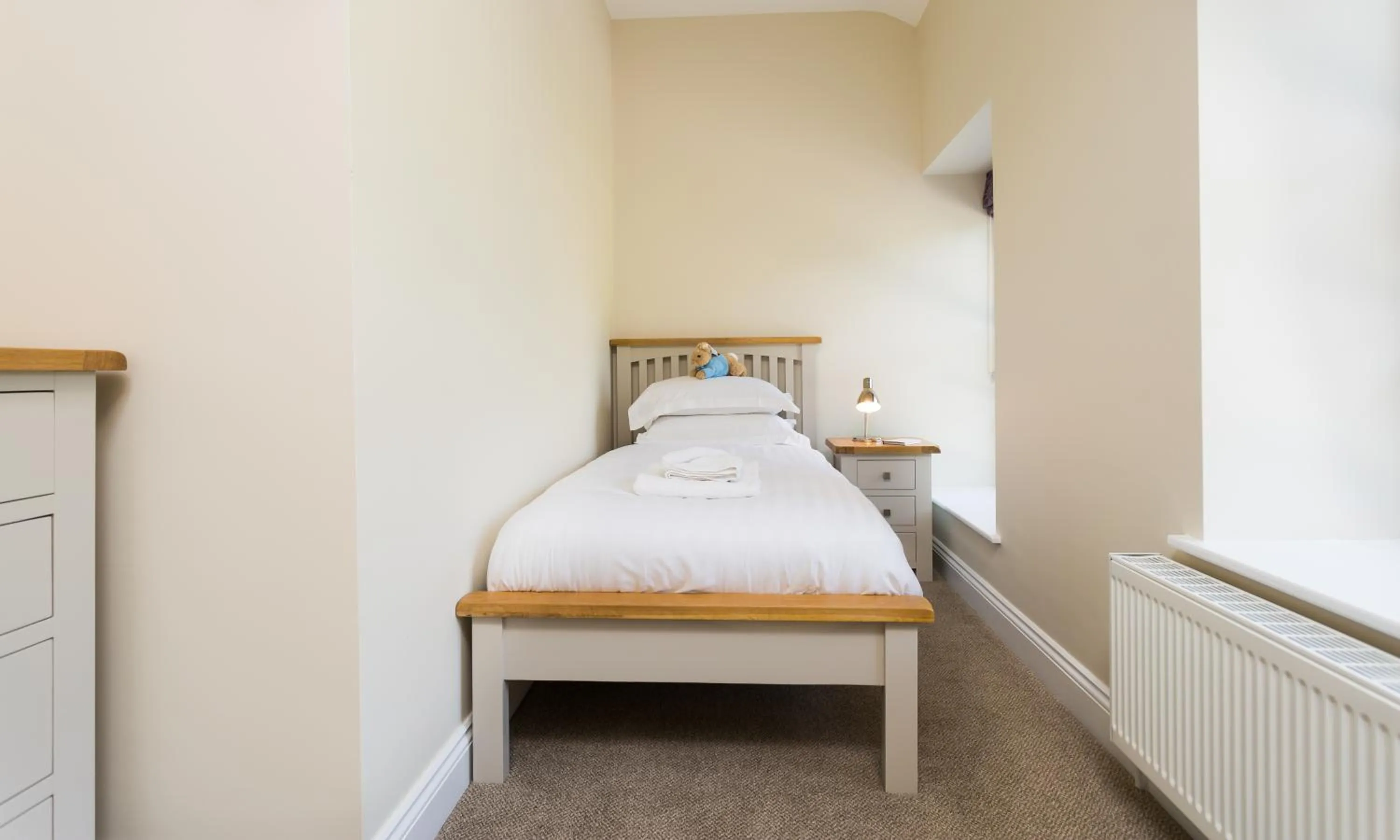 Bedroom, Bed in Waterfoot Park