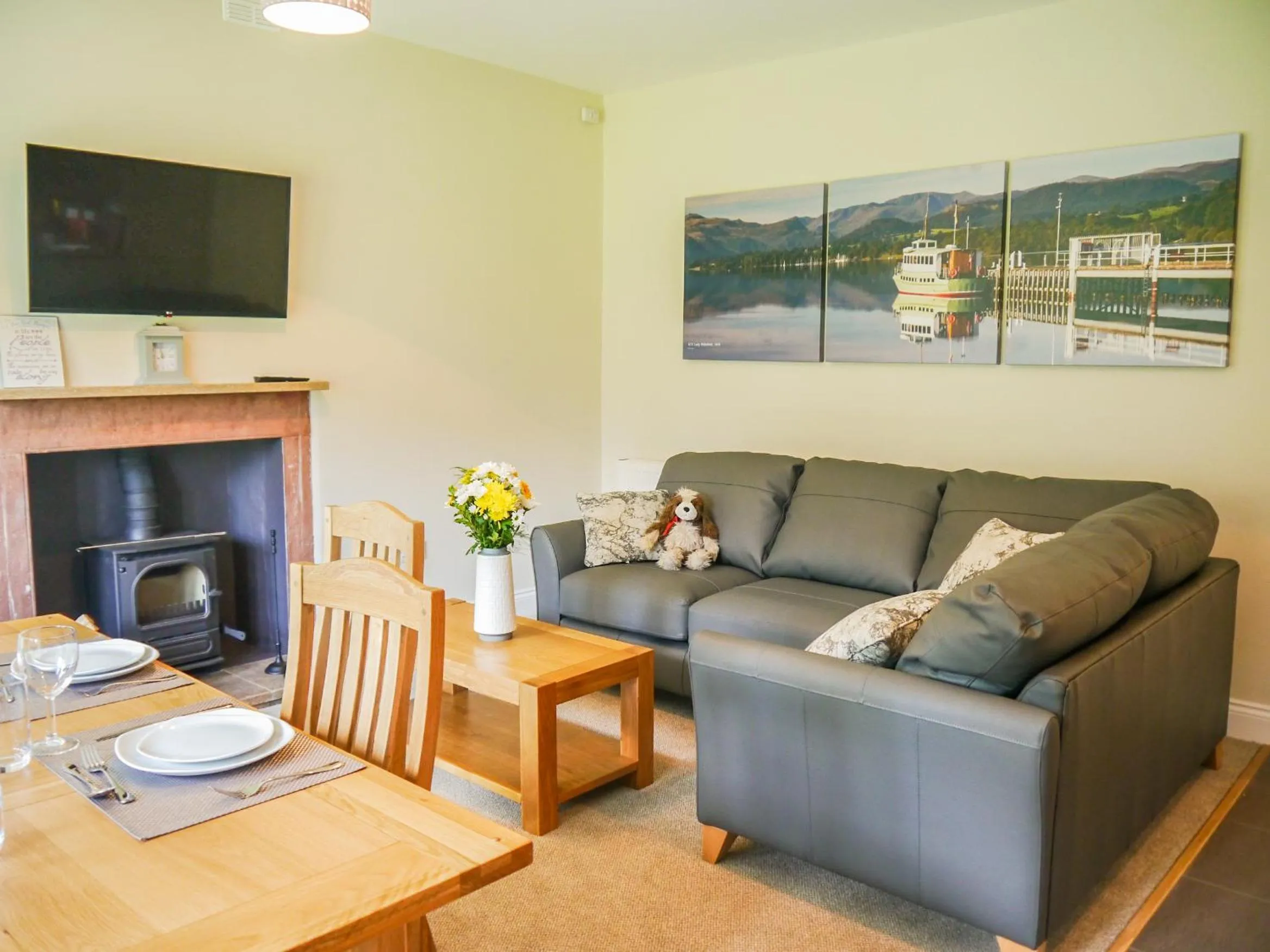 Living room in Waterfoot Park