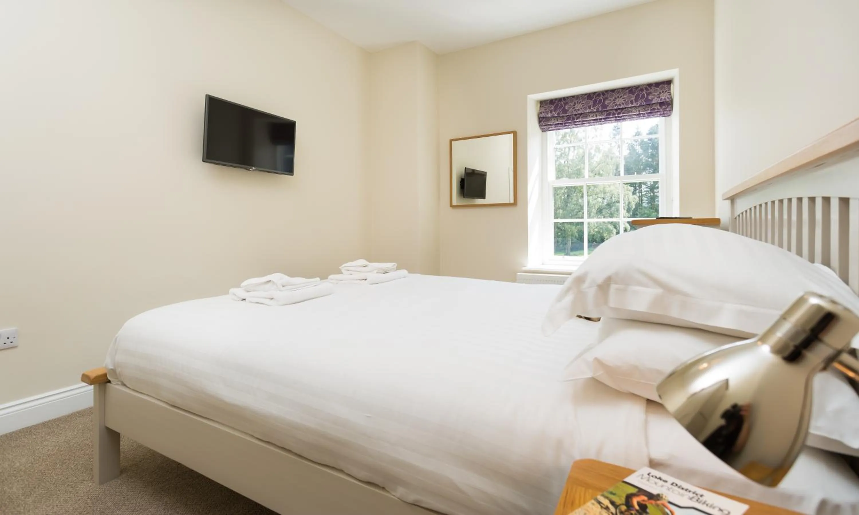 Bedroom, Bed in Waterfoot Park