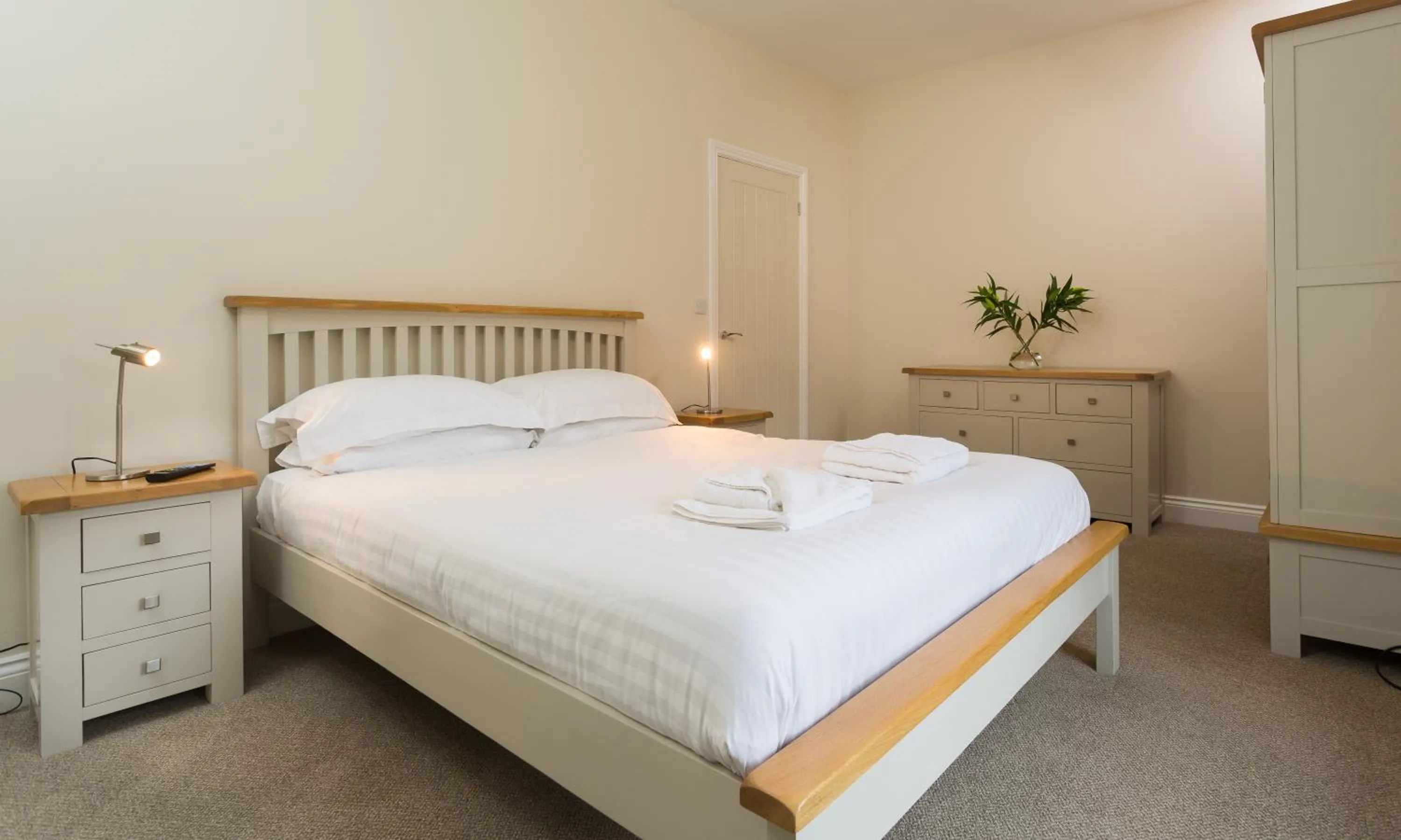 Bedroom, Bed in Waterfoot Park