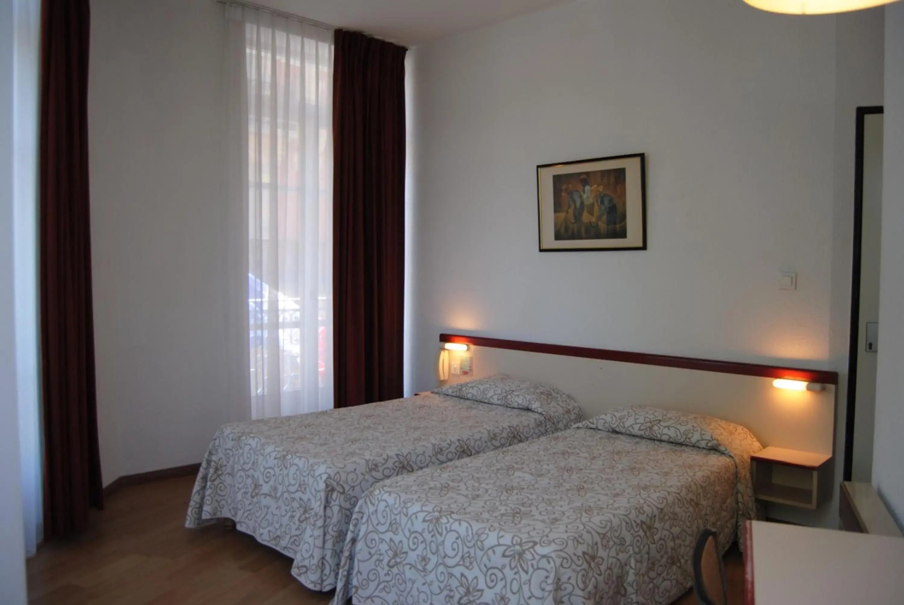 Twin Room in Hôtel Royal Twin Room in Hôtel Royal