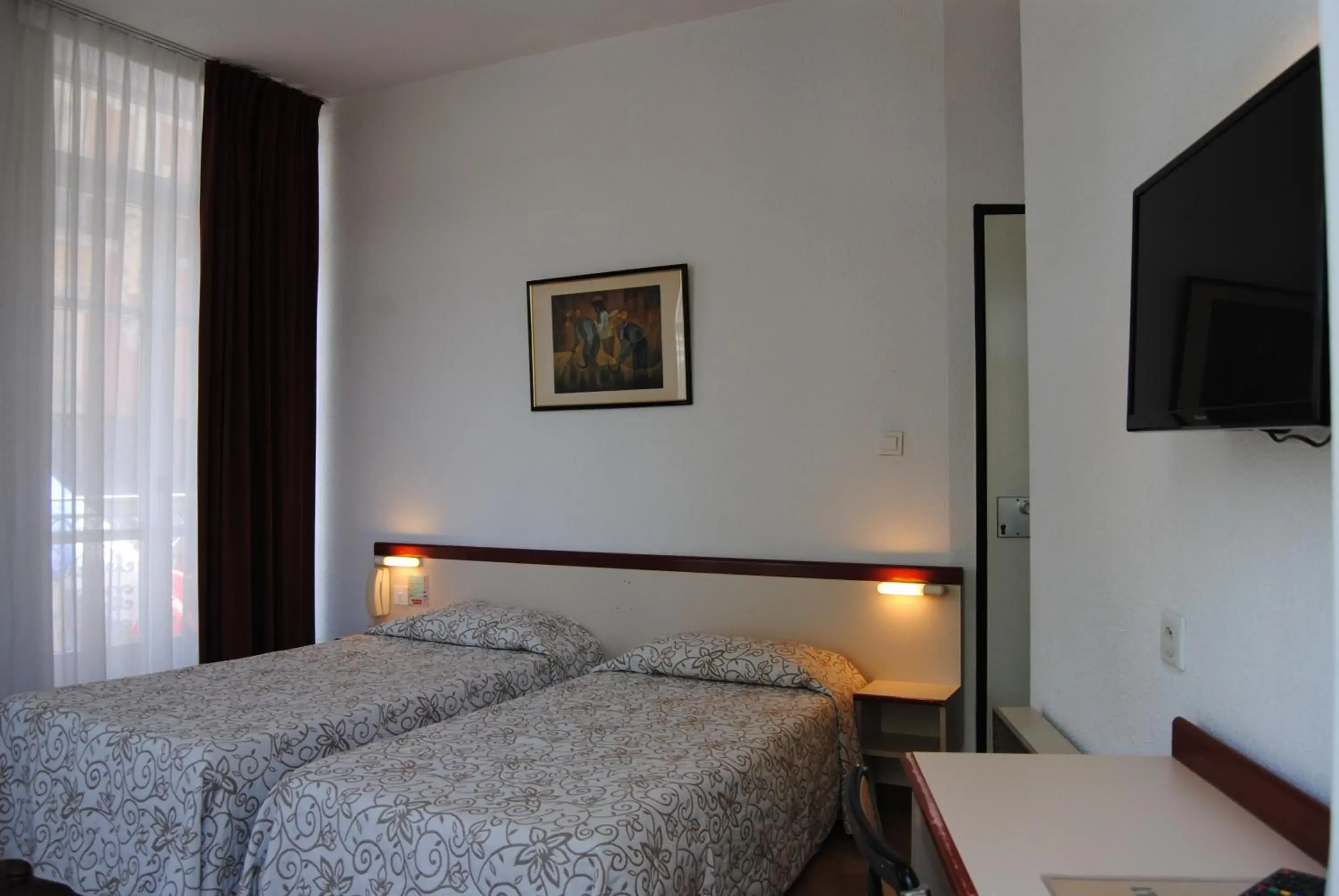 Twin Room in Hôtel Royal Twin Room in Hôtel Royal