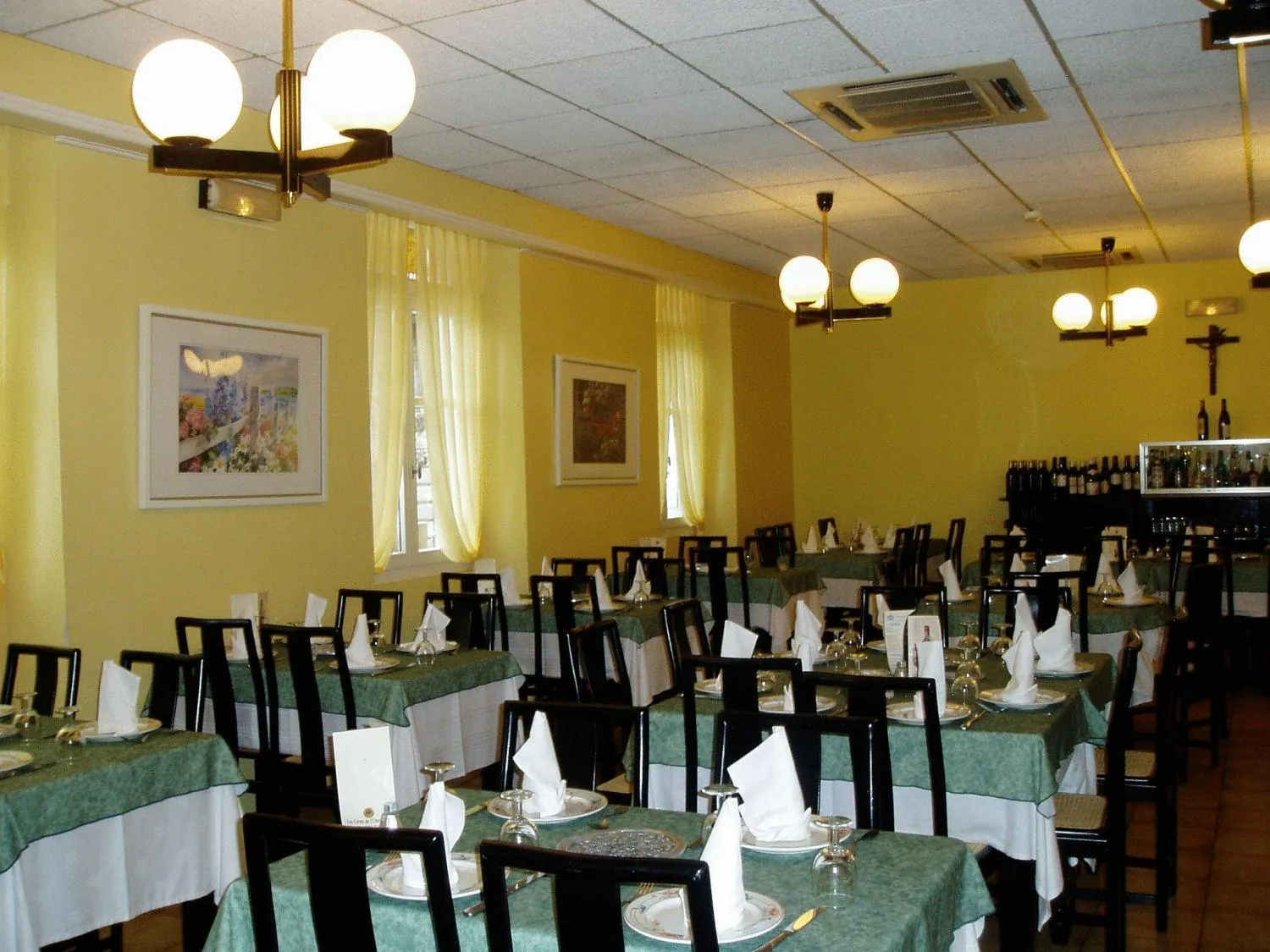 Restaurant/places to eat in Hôtel Royal