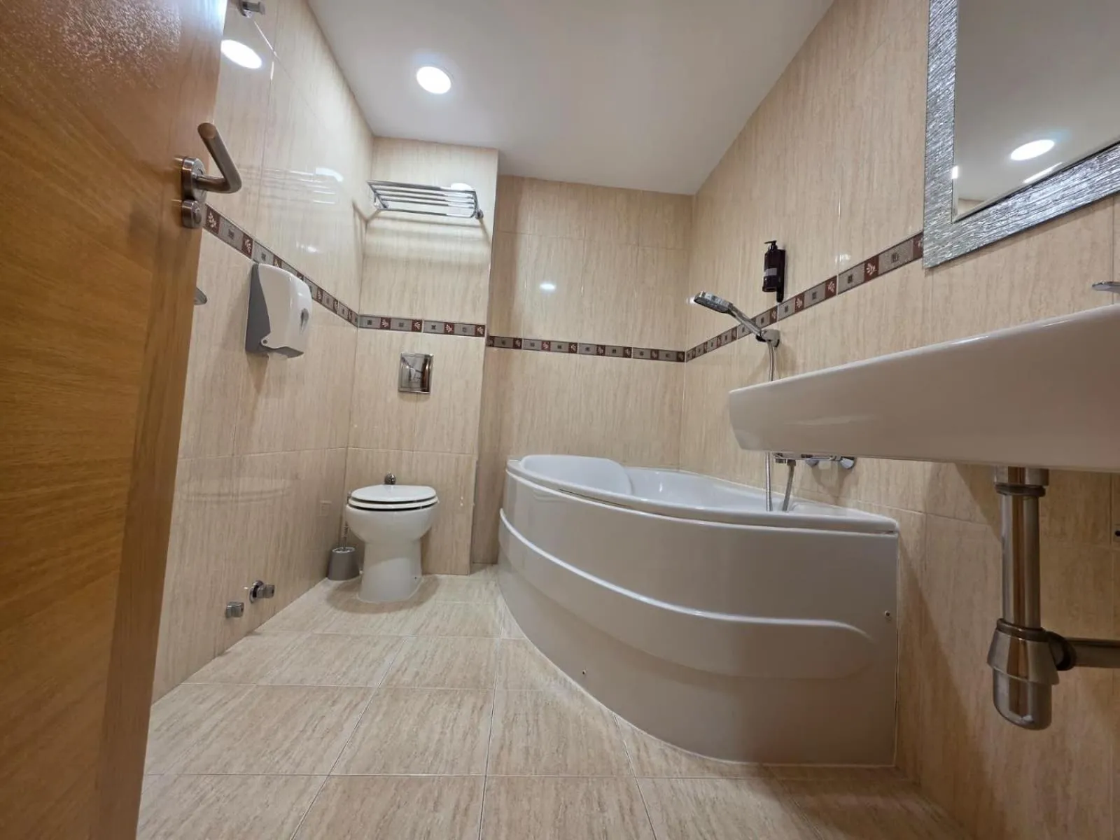 Bath in Hotel Santa Catalina by Bossh Hotels!