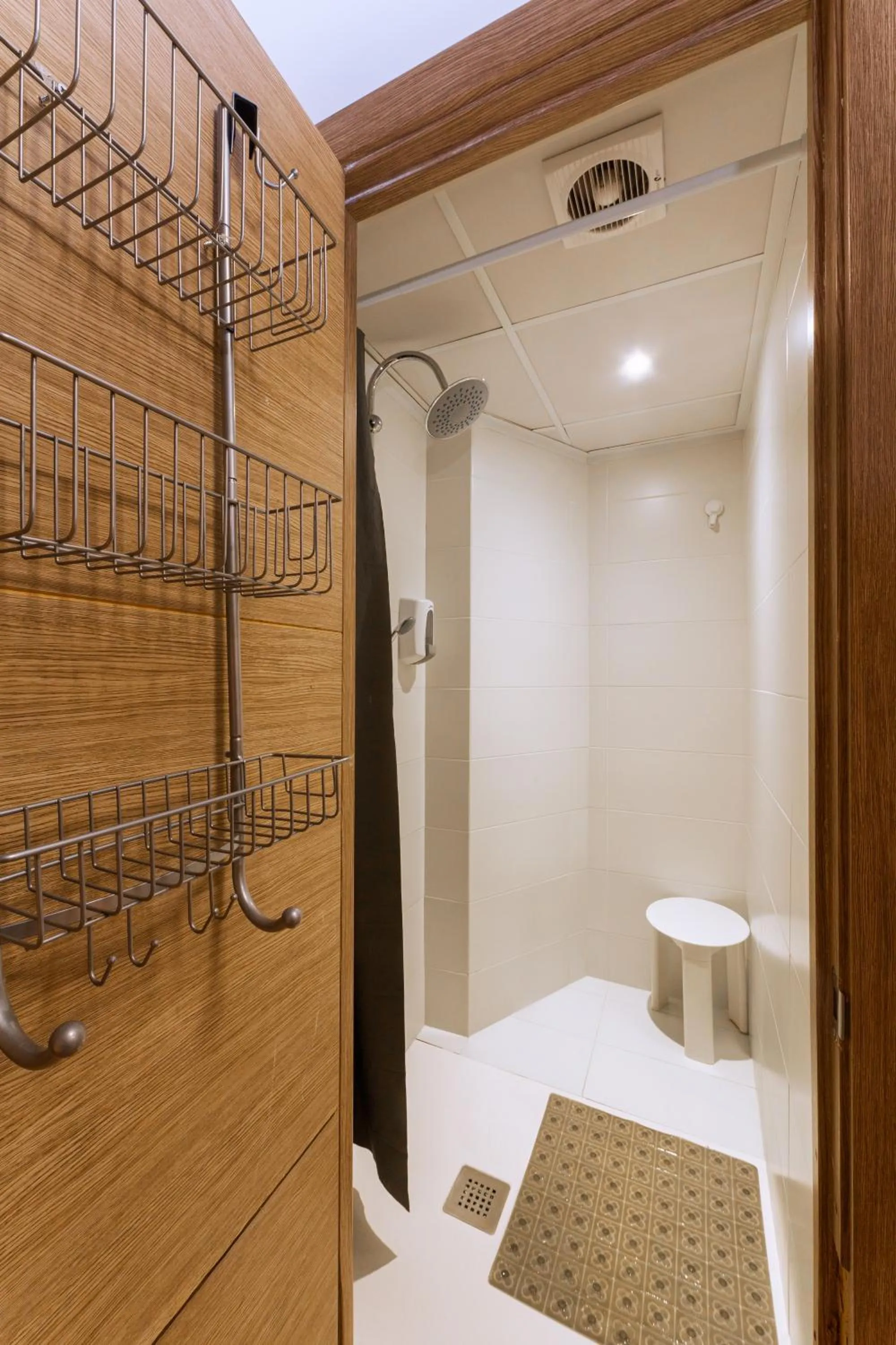 Shower in Hostal Siesta & Go Nuevos Ministerios