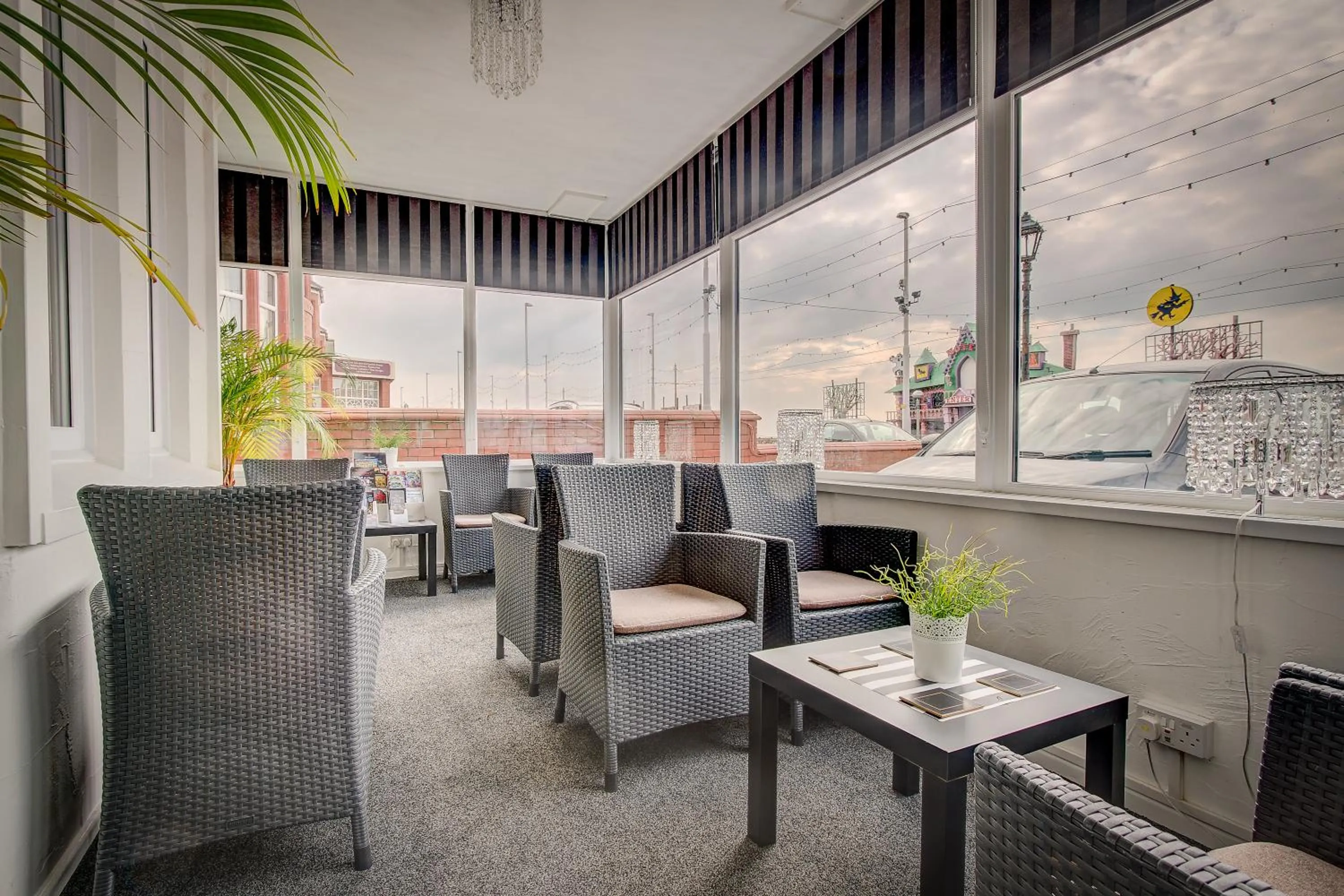 Communal lounge/ TV room in Windsor Park Hotel