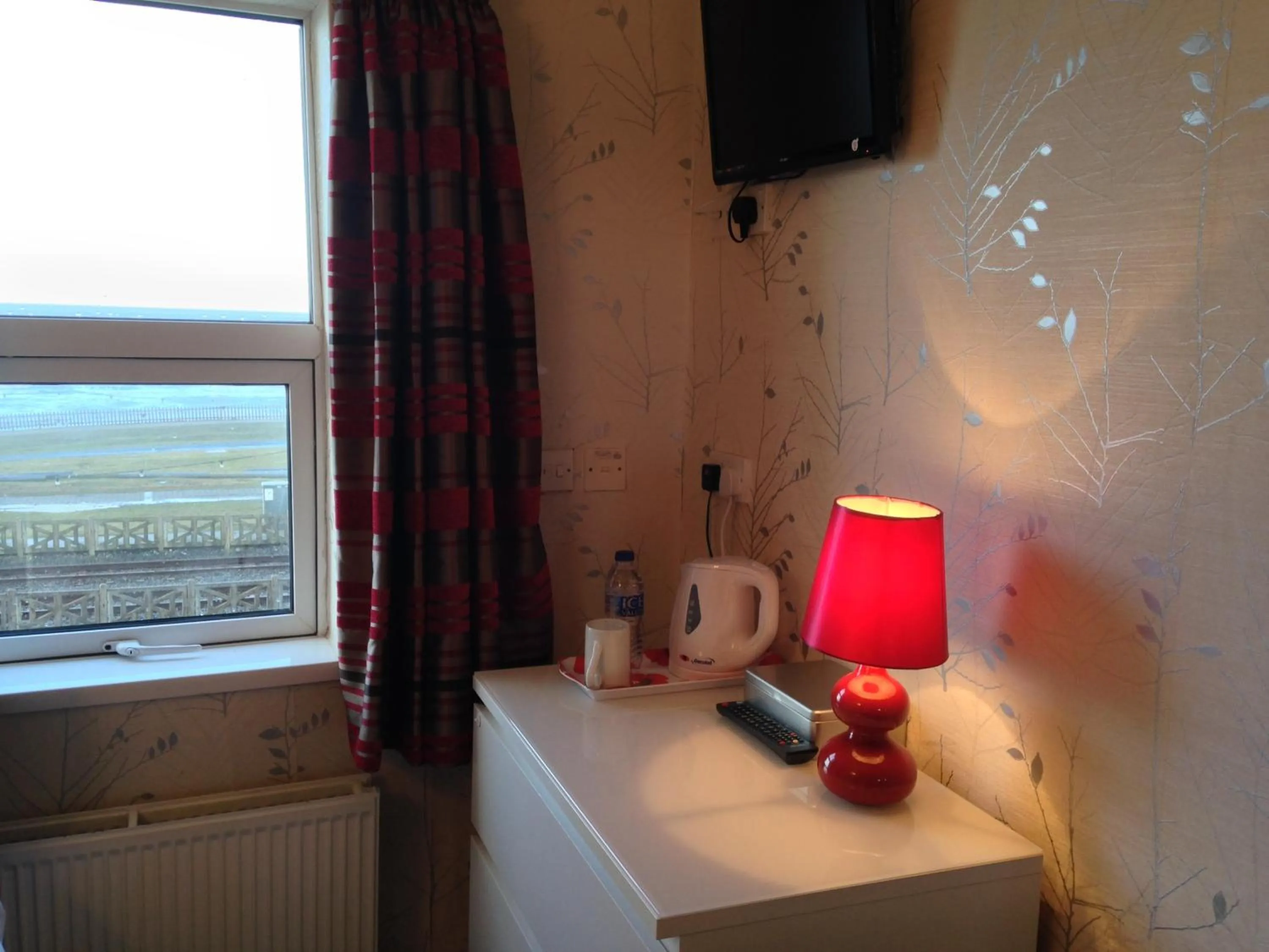 Coffee/tea facilities, Bed in Windsor Park Hotel