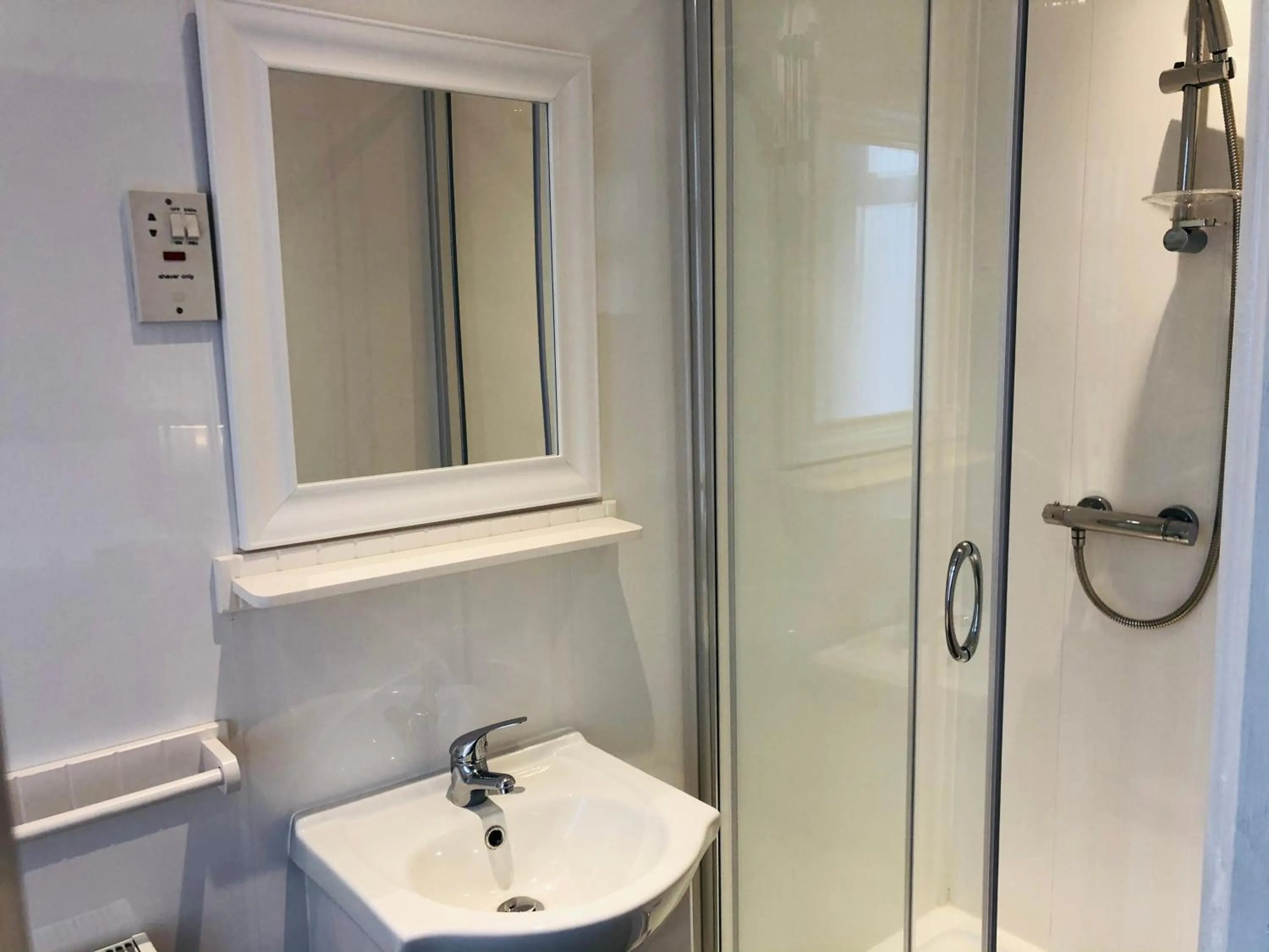 Shower in Windsor Park Hotel