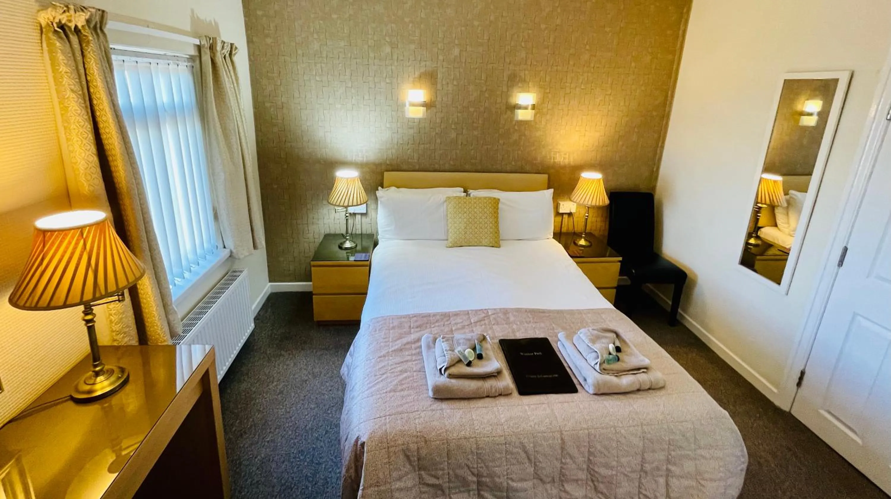 Photo of the whole room, Bed in Windsor Park Hotel